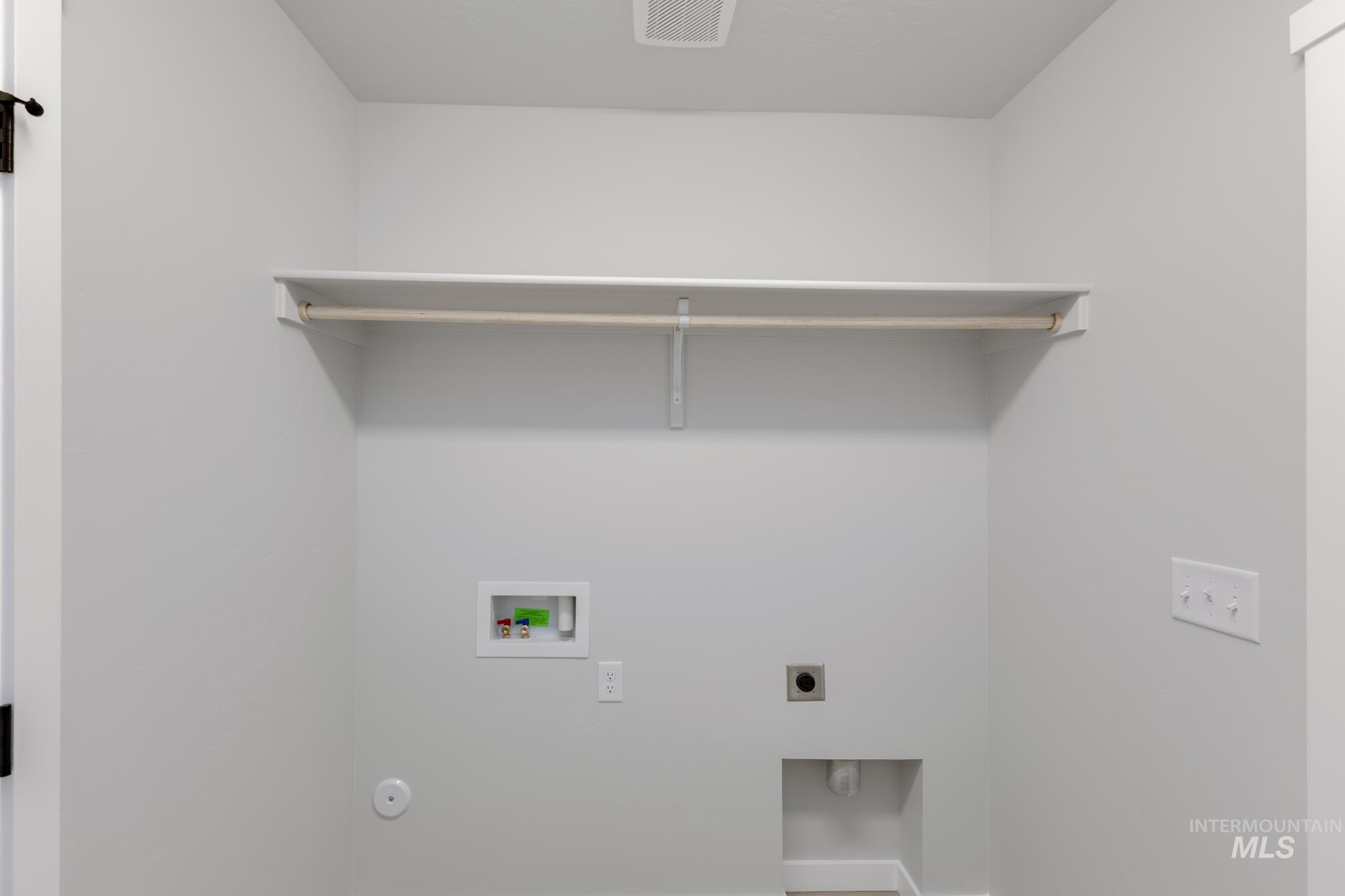 313 N Meadowsweet Ave, Kuna, Idaho 83634, 3 Bedrooms, 2 Bathrooms, Residential For Sale, Price $402,990, 98968769