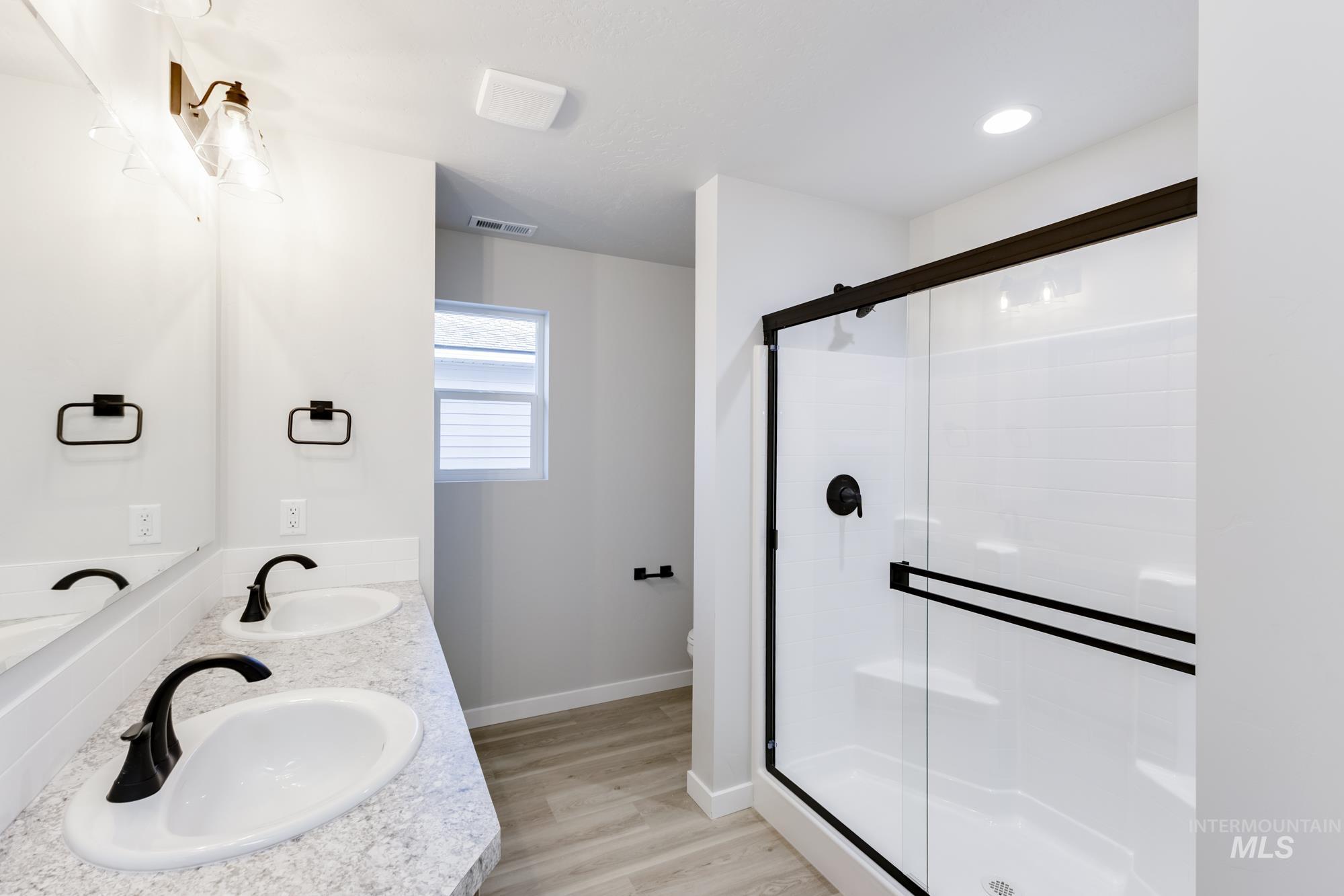 313 N Meadowsweet Ave, Kuna, Idaho 83634, 3 Bedrooms, 2 Bathrooms, Residential For Sale, Price $402,990, 98968769