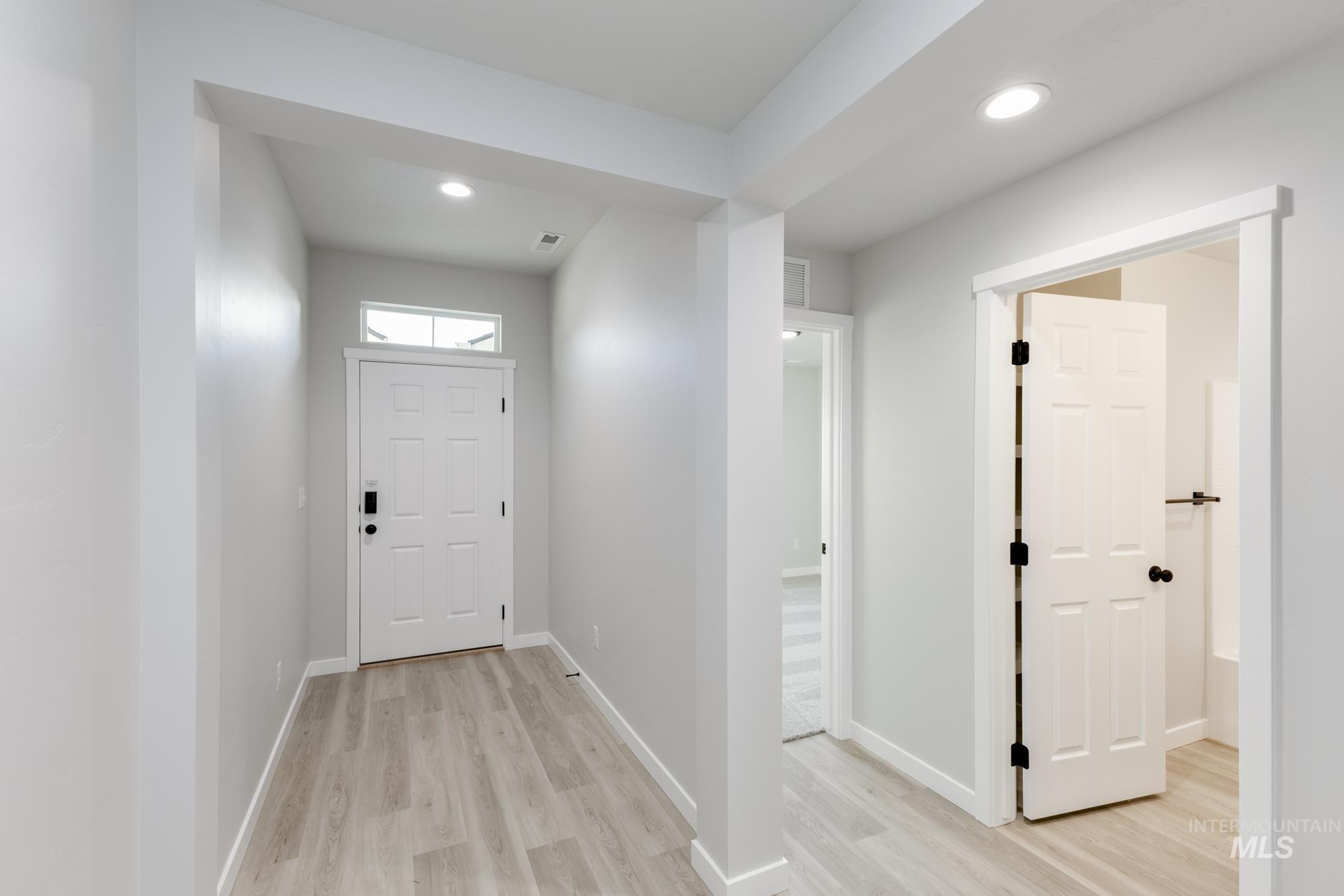 313 N Meadowsweet Ave, Kuna, Idaho 83634, 3 Bedrooms, 2 Bathrooms, Residential For Sale, Price $402,990, 98968769