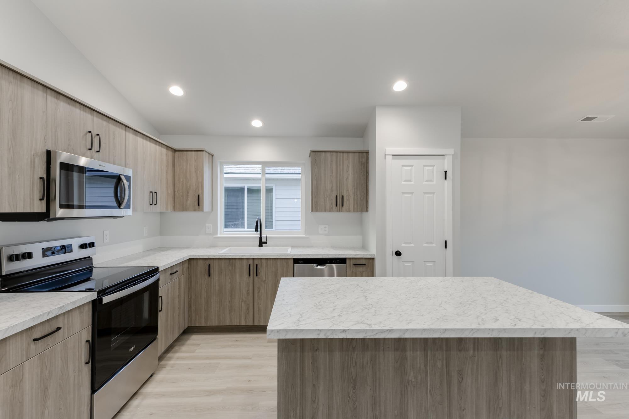 313 N Meadowsweet Ave, Kuna, Idaho 83634, 3 Bedrooms, 2 Bathrooms, Residential For Sale, Price $402,990,MLS 98968769