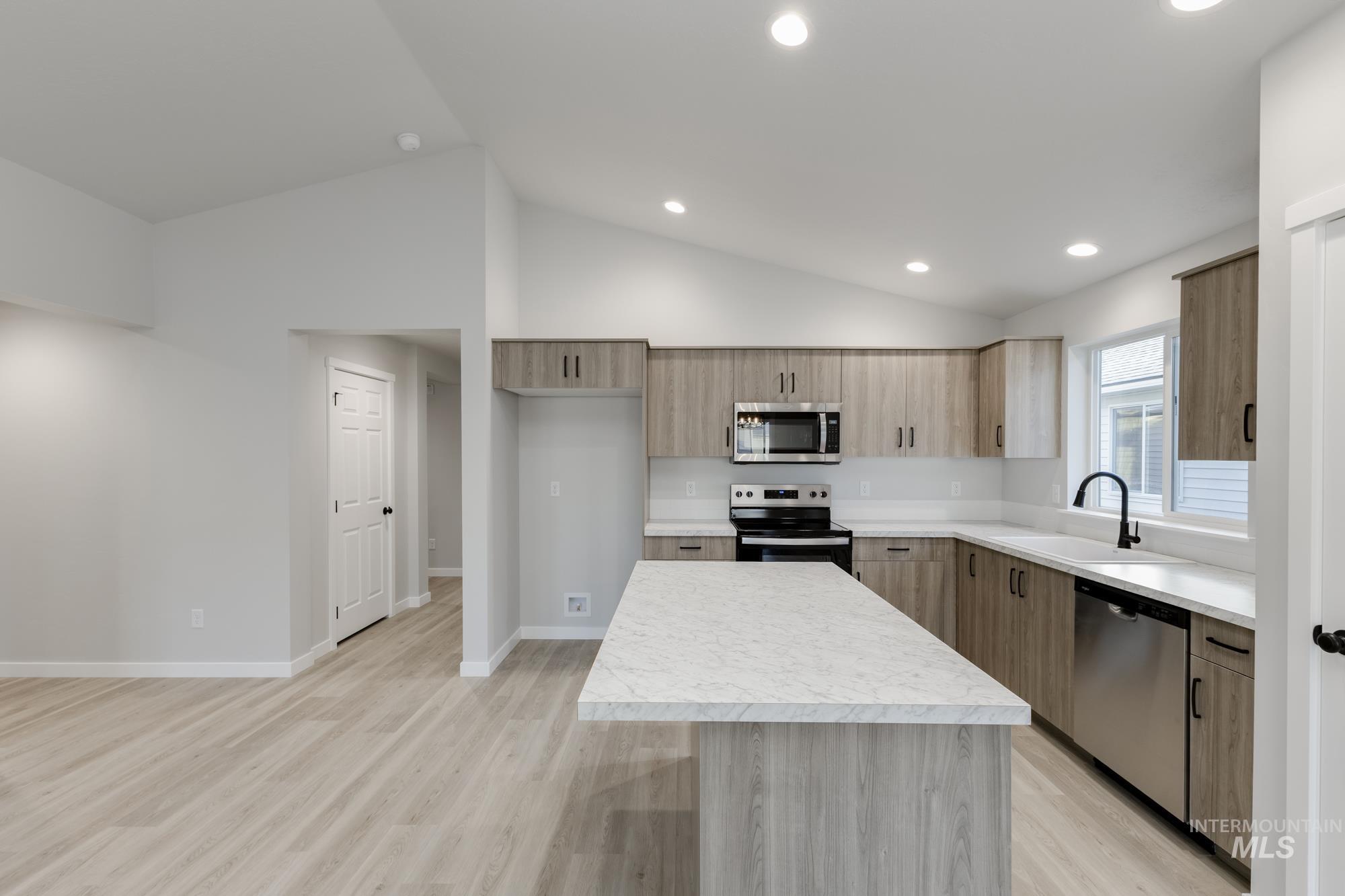 313 N Meadowsweet Ave, Kuna, Idaho 83634, 3 Bedrooms, 2 Bathrooms, Residential For Sale, Price $402,990, 98968769