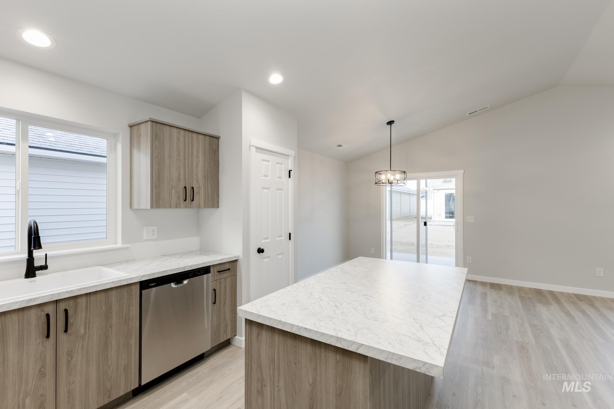 313 N Meadowsweet Ave, Kuna, Idaho 83634, 3 Bedrooms, 2 Bathrooms, Residential For Sale, Price $402,990,MLS 98968769