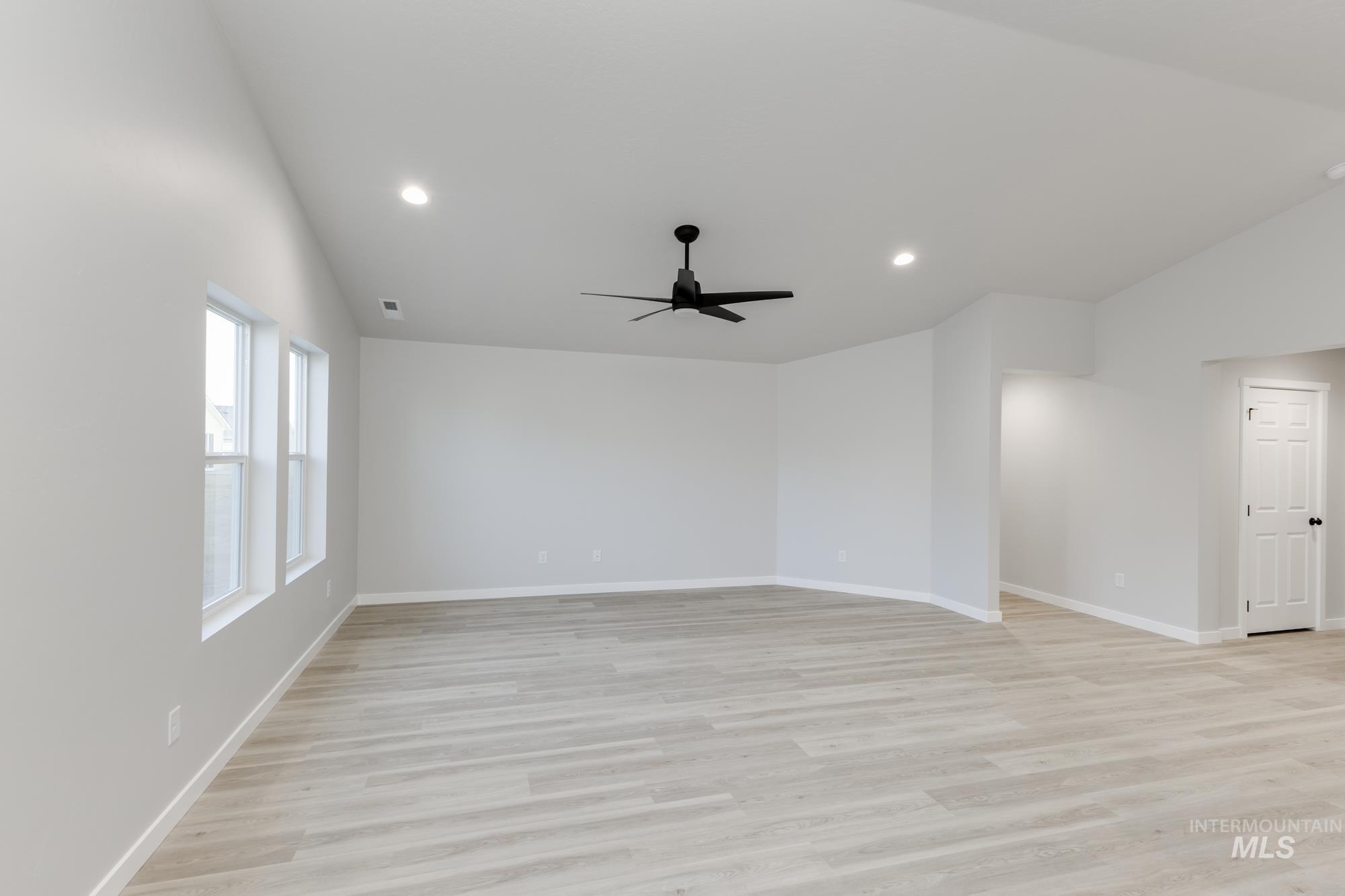 313 N Meadowsweet Ave, Kuna, Idaho 83634, 3 Bedrooms, 2 Bathrooms, Residential For Sale, Price $402,990,MLS 98968769