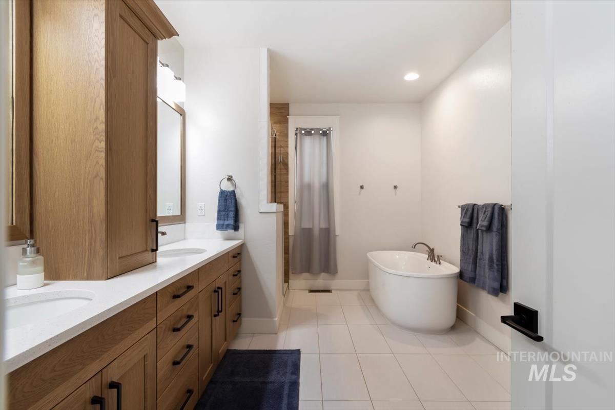 1754 N Peakhurt, Kuna, Idaho 83634, 3 Bedrooms, 2 Bathrooms, Residential For Sale, Price $674,900, 98968776