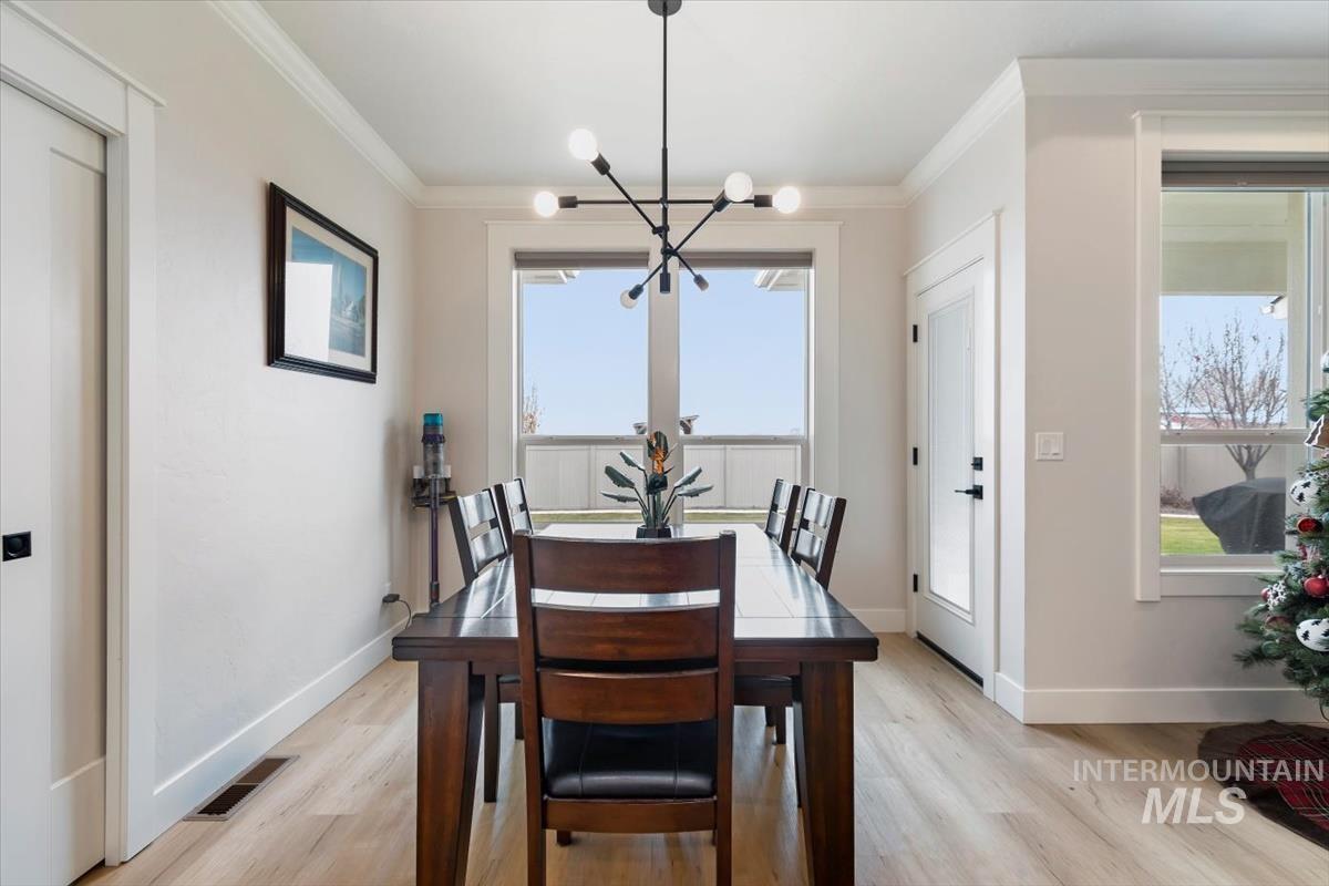 1754 N Peakhurt, Kuna, Idaho 83634, 3 Bedrooms, 2 Bathrooms, Residential For Sale, Price $674,900, 98968776