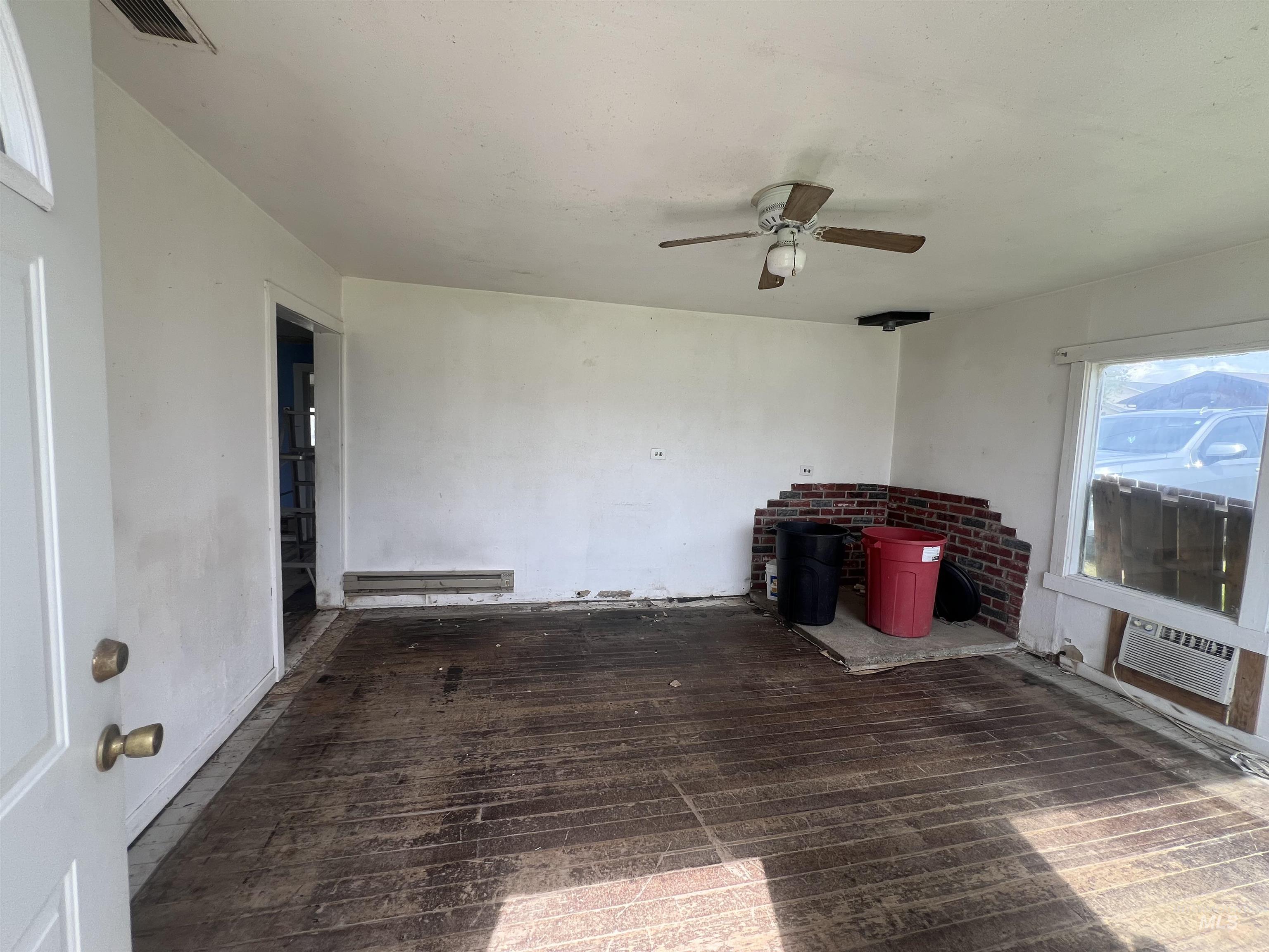 1902 4th Ave, Clarkston, Washington 99403, 2 Bedrooms, 1 Bathroom, Residential For Sale, Price $115,000,MLS 98968777