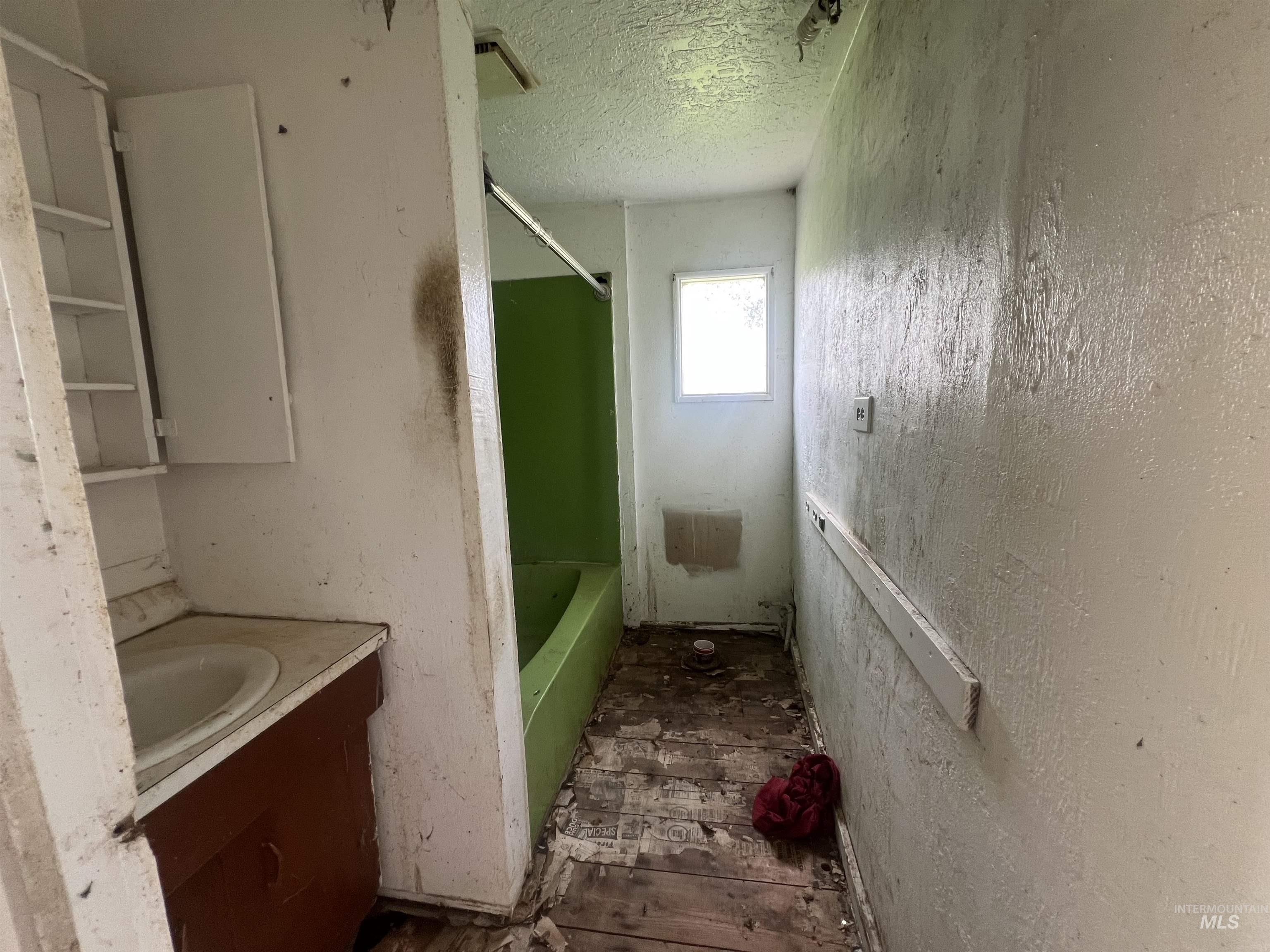 1902 4th Ave, Clarkston, Washington 99403, 2 Bedrooms, 1 Bathroom, Residential For Sale, Price $115,000,MLS 98968777