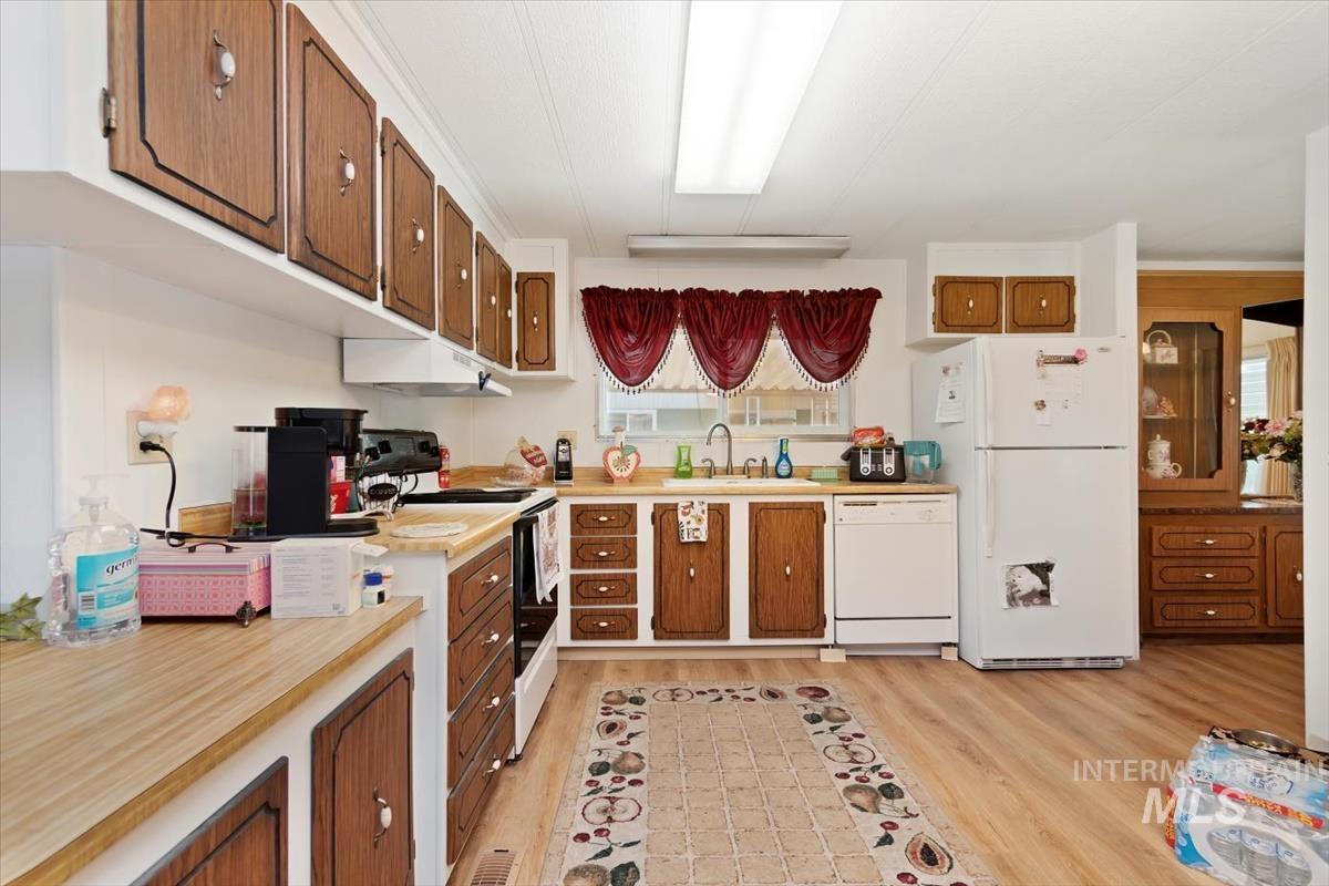 275 N Checola Cir, Boise, Idaho 83713-8004, 2 Bedrooms, 2 Bathrooms, Residential For Sale, Price $120,000,MLS 98968786