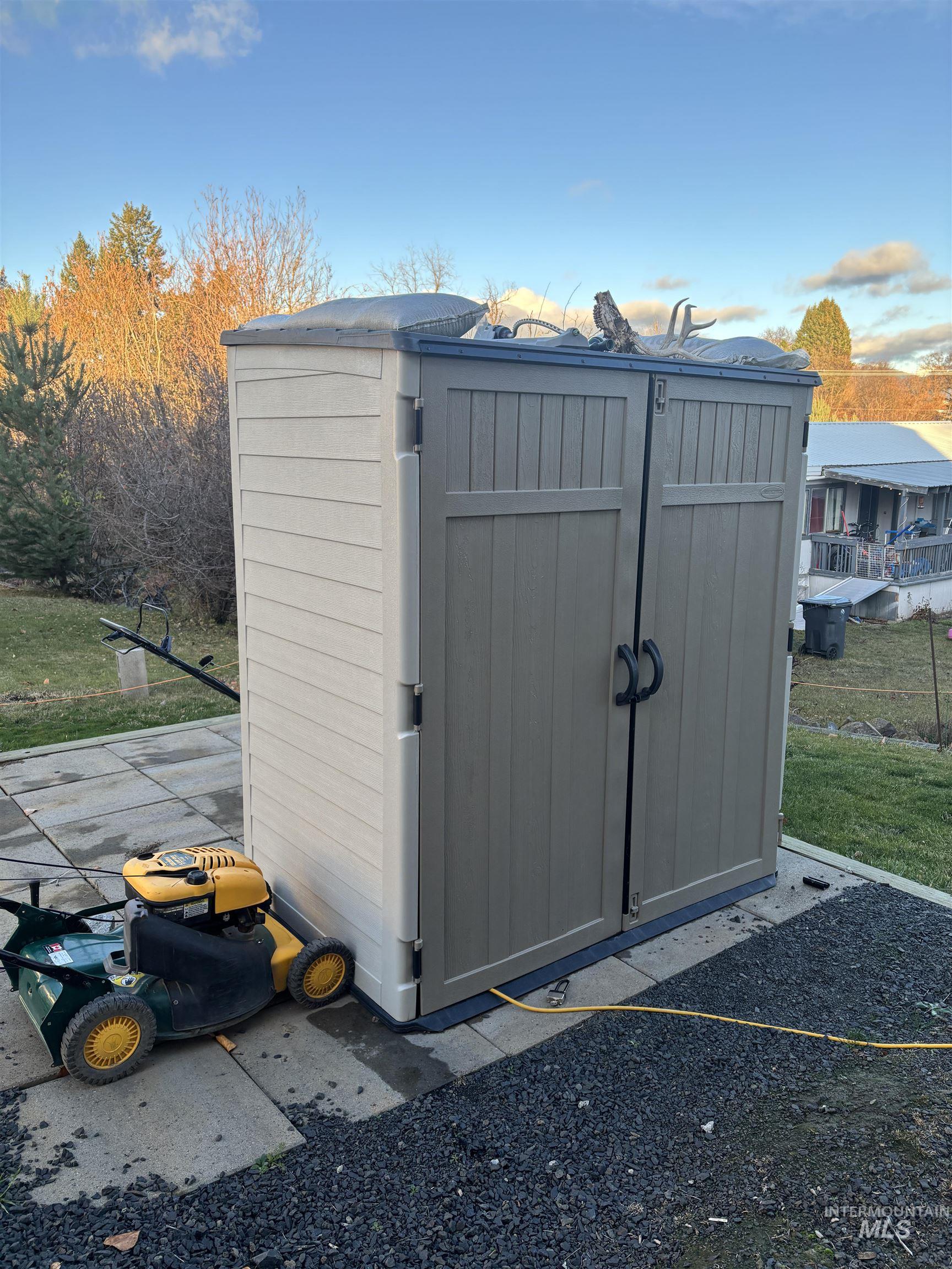 609 N Almon, Moscow, Idaho 83843, 2 Bedrooms, 1 Bathroom, Residential For Sale, Price $82,000,MLS 98968787