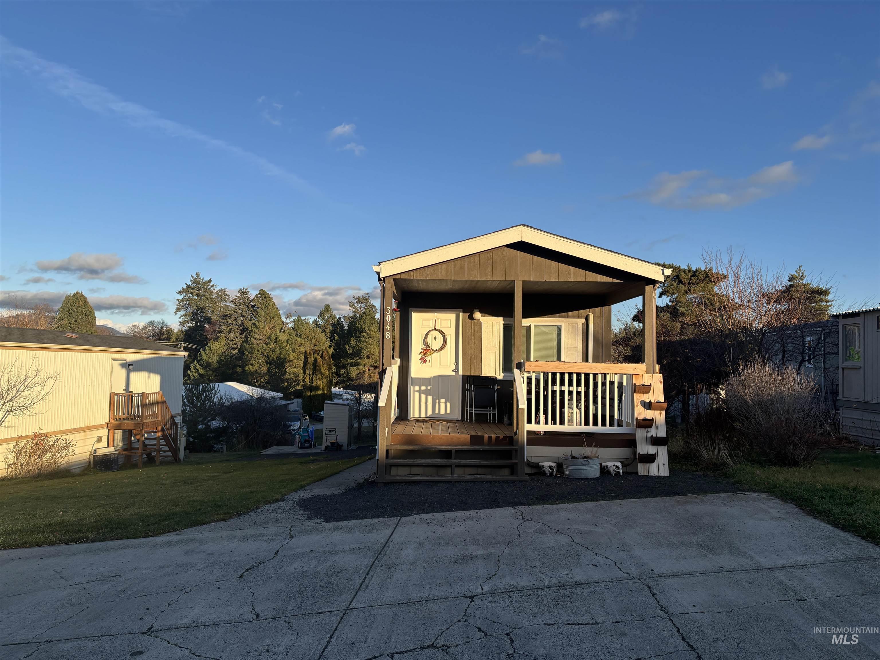 609 N Almon, Moscow, Idaho 83843, 2 Bedrooms, 1 Bathroom, Residential For Sale, Price $82,000,MLS 98968787