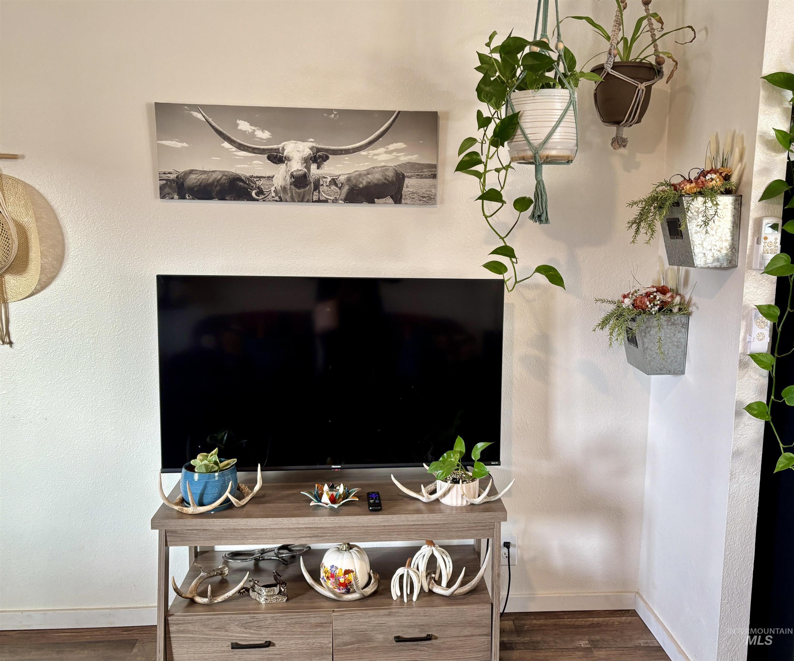 609 N Almon, Moscow, Idaho 83843, 2 Bedrooms, 1 Bathroom, Residential For Sale, Price $82,000,MLS 98968787