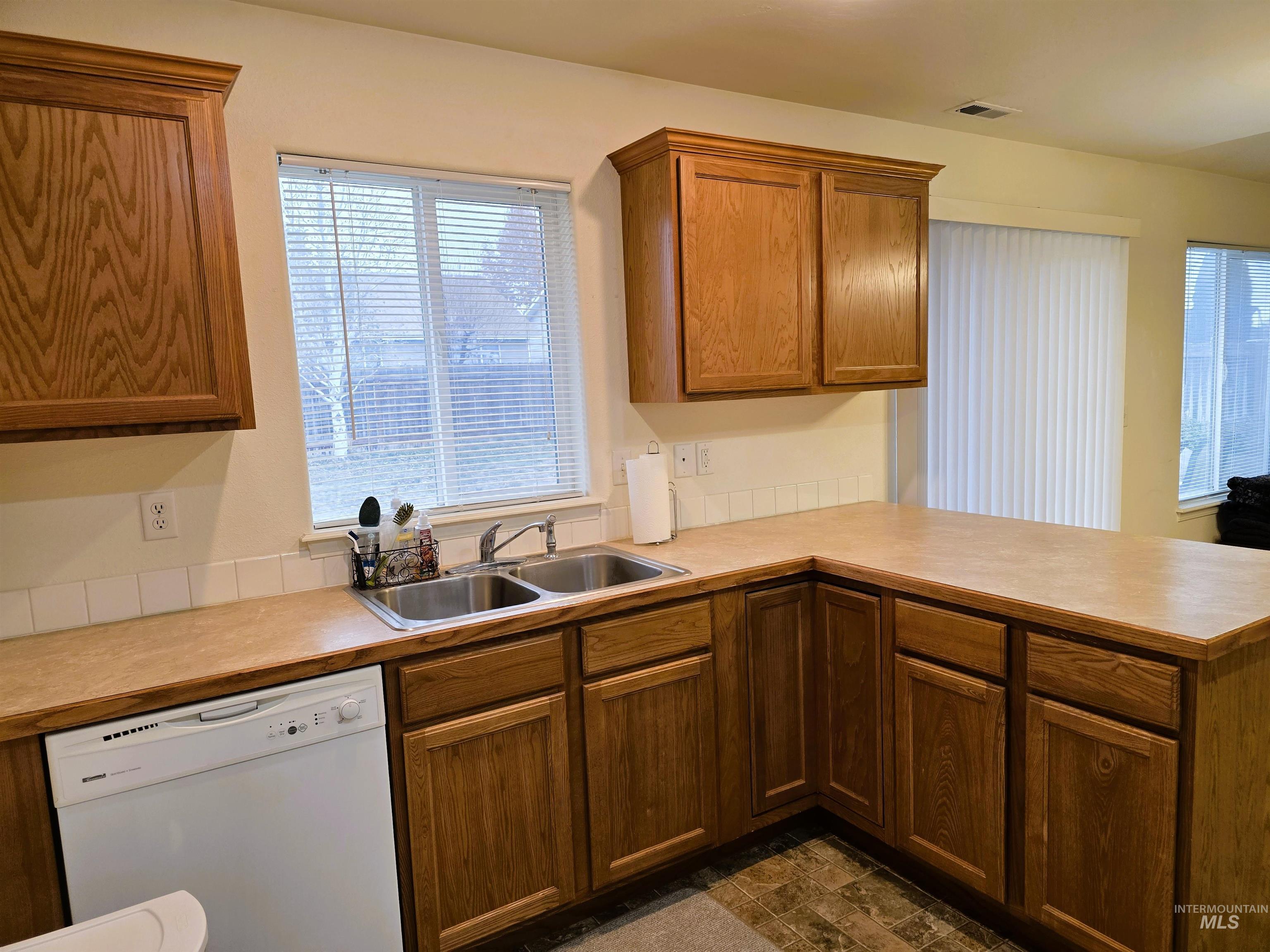 1512 N Elm St, Jerome, Idaho 83338, 3 Bedrooms, 2 Bathrooms, Residential For Sale, Price $310,000,MLS 98968788