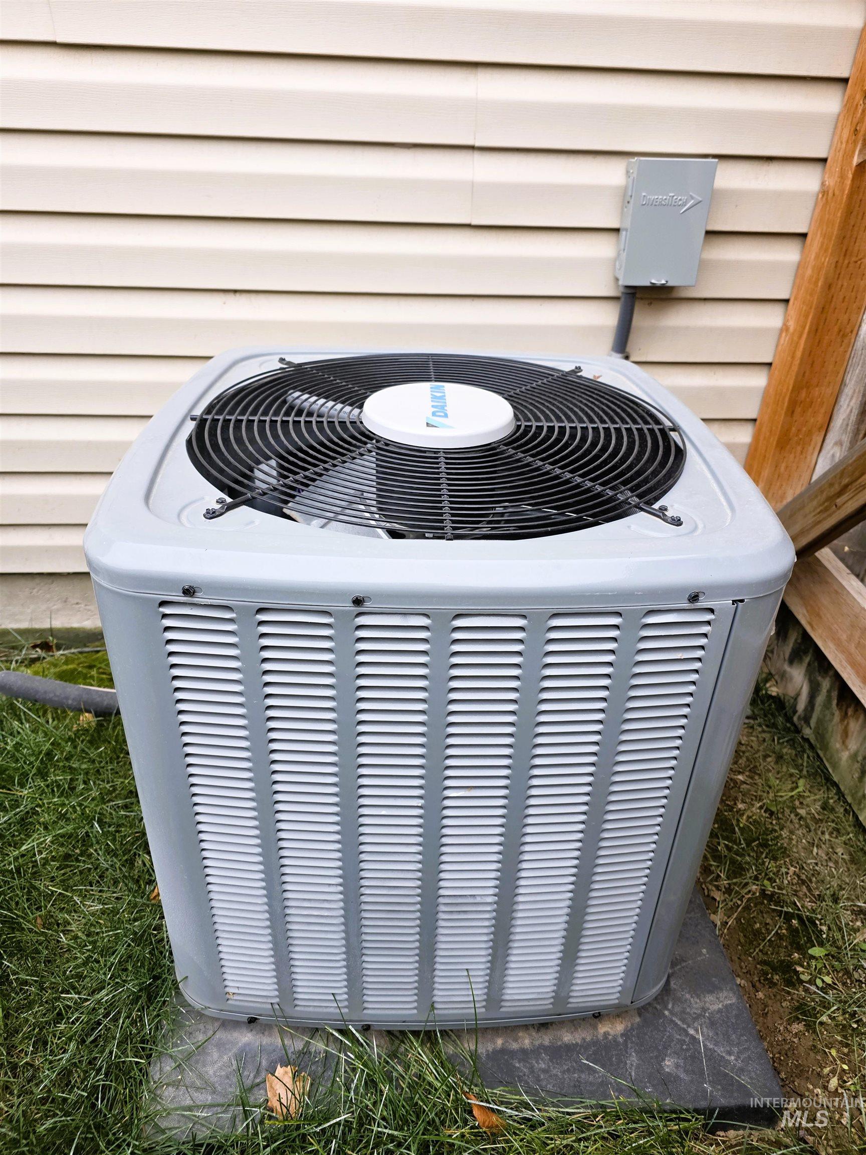 1512 N Elm St, Jerome, Idaho 83338, 3 Bedrooms, 2 Bathrooms, Residential For Sale, Price $310,000,MLS 98968788