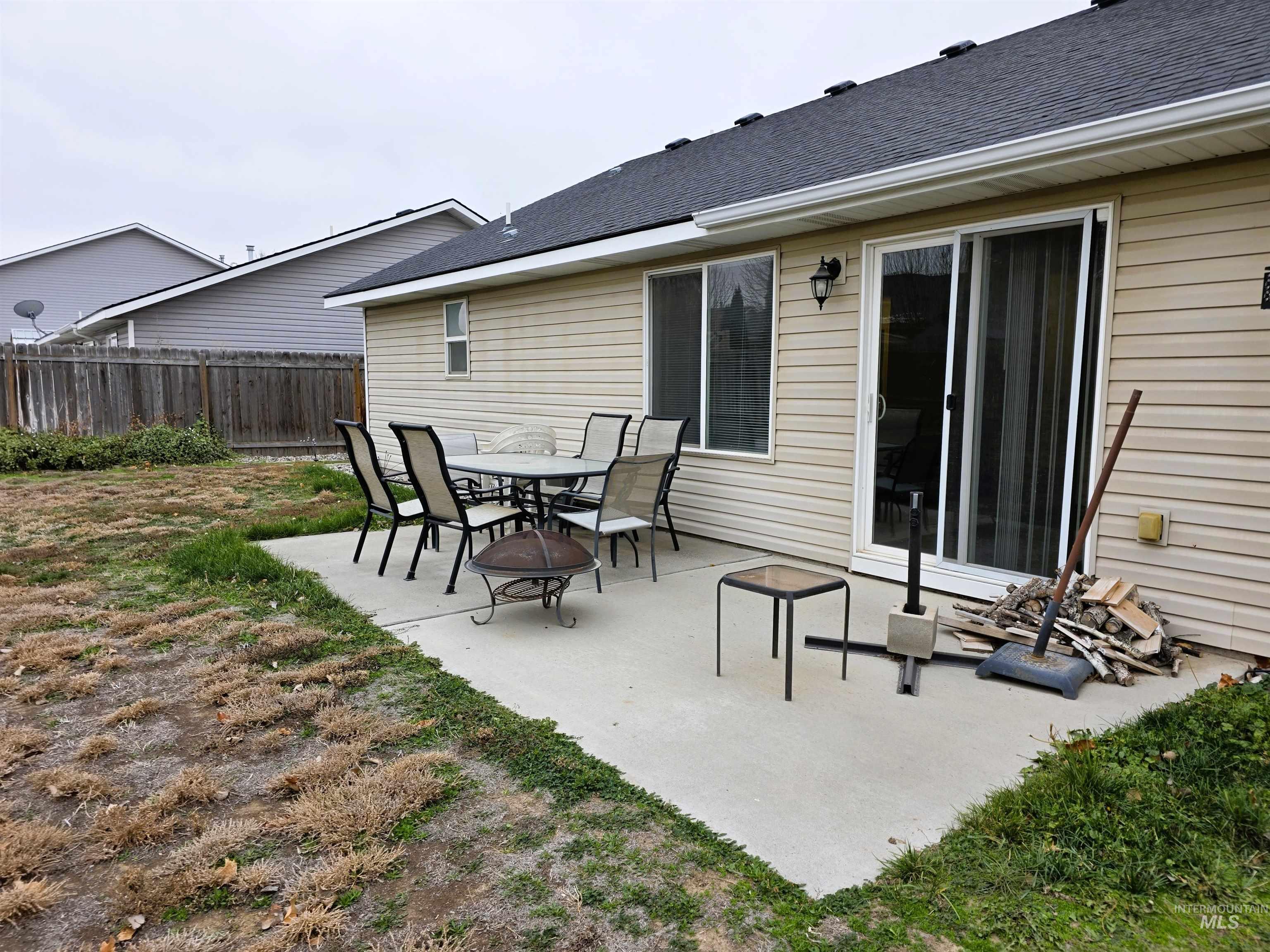 1512 N Elm St, Jerome, Idaho 83338, 3 Bedrooms, 2 Bathrooms, Residential For Sale, Price $310,000,MLS 98968788