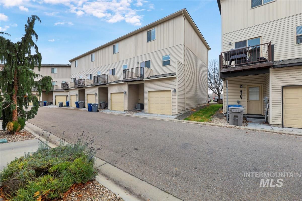 8779 W Pine Valley Ln, Boise, Idaho 83709, 3 Bedrooms, 2.5 Bathrooms, Residential For Sale, Price $339,900,MLS 98968791