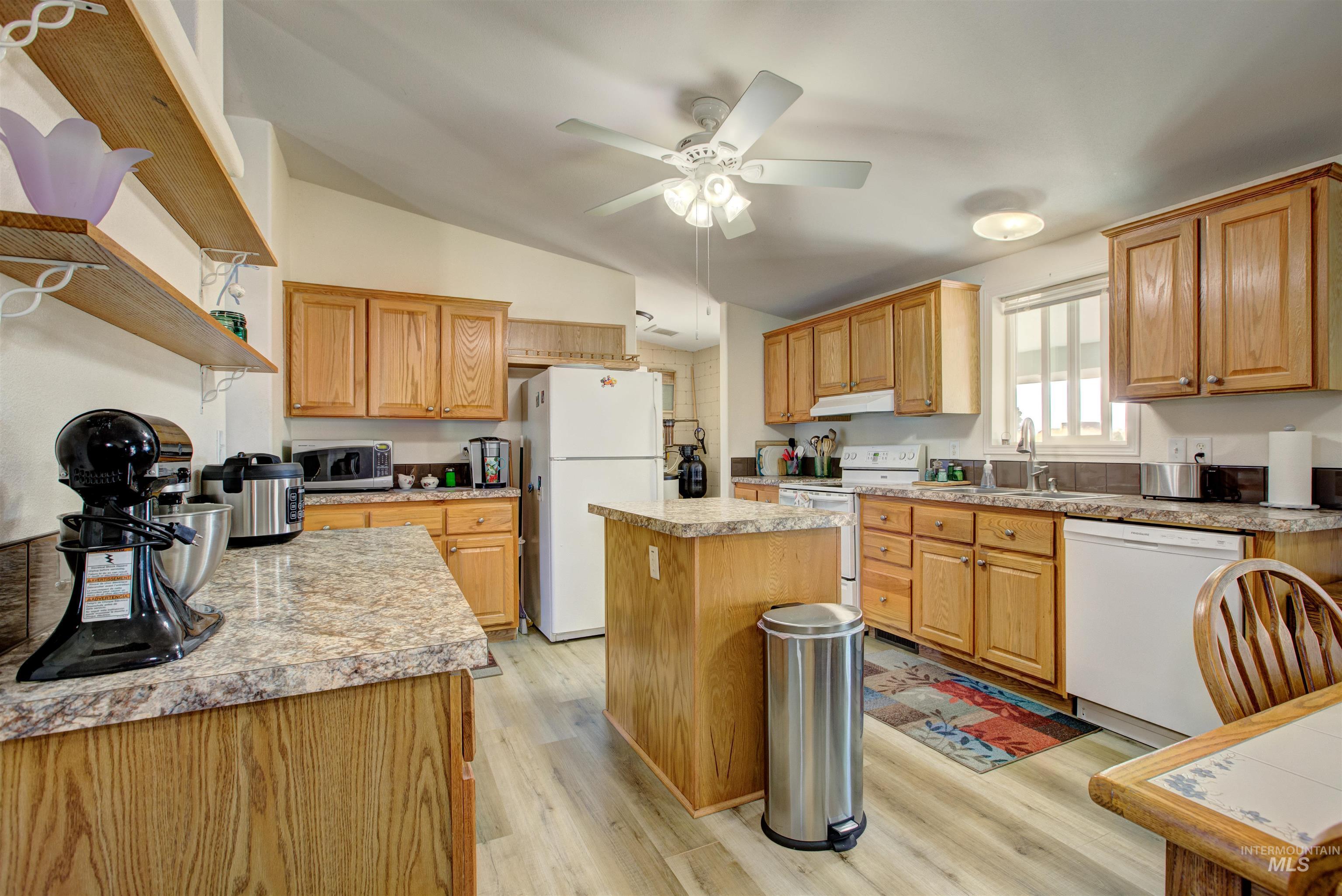 7687 Winter Horses Dr, Middleton, Idaho 83644, 4 Bedrooms, 3 Bathrooms, Residential For Sale, Price $575,000,MLS 98968799