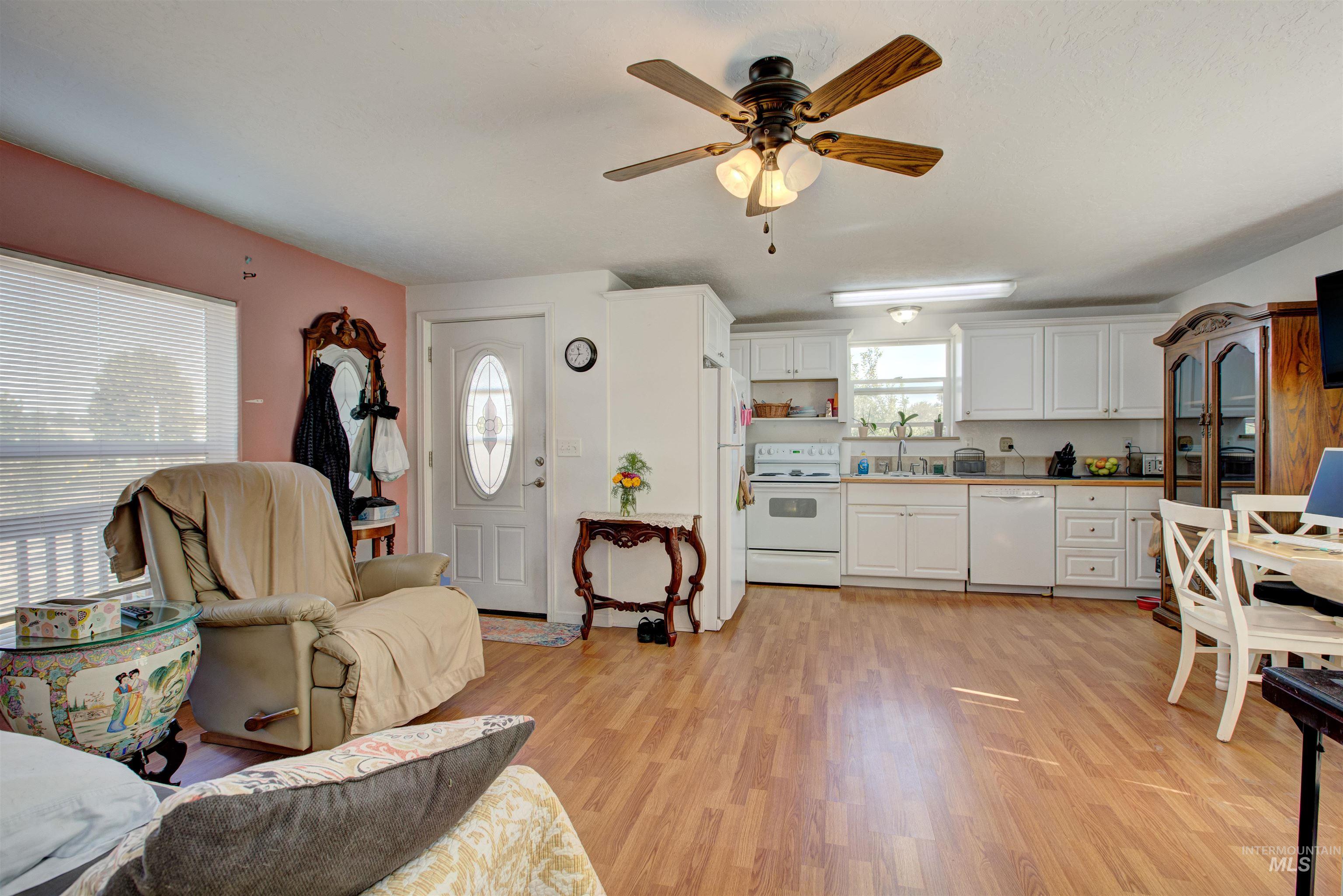 7687 Winter Horses Dr, Middleton, Idaho 83644, 4 Bedrooms, 3 Bathrooms, Residential For Sale, Price $575,000,MLS 98968799