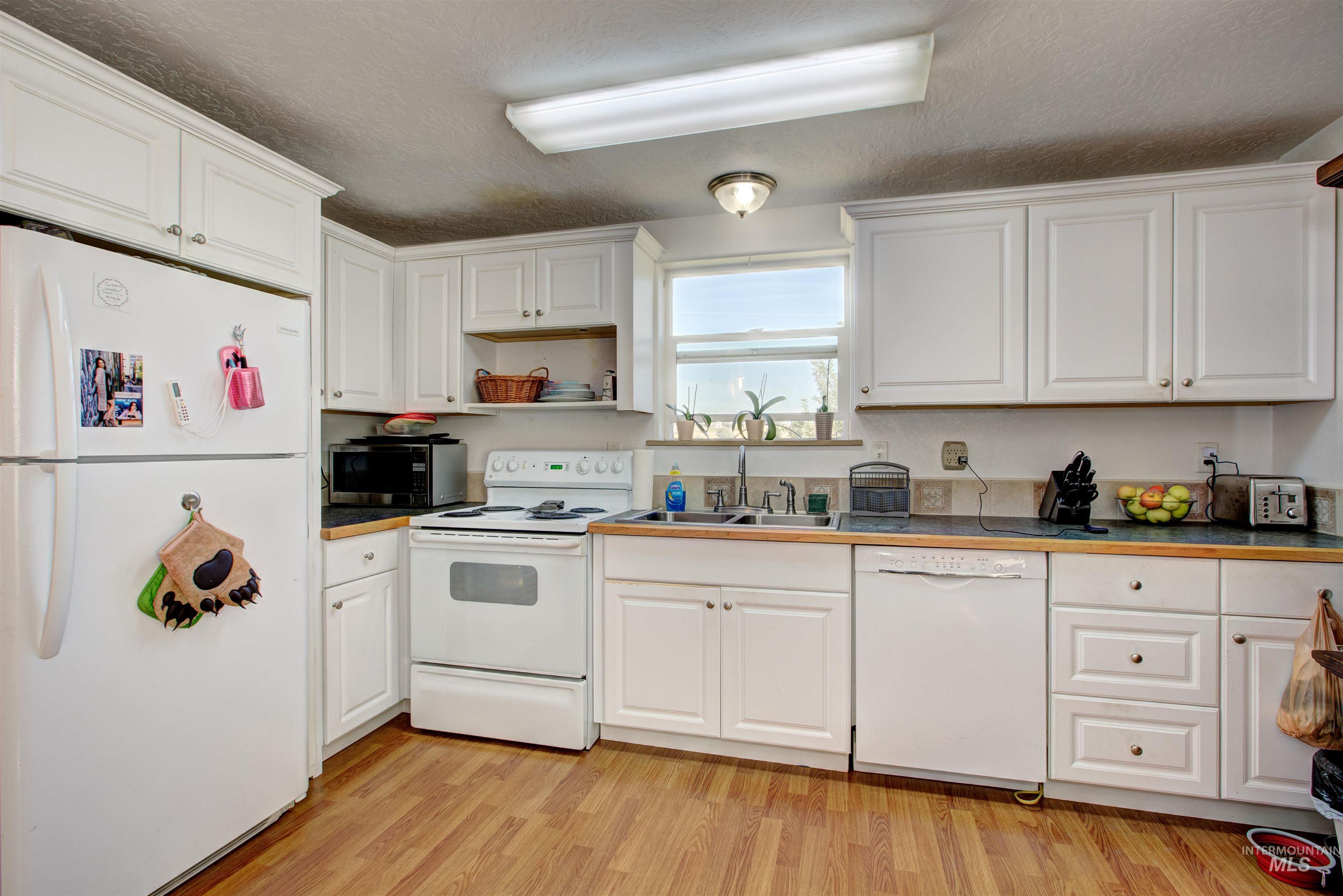 7687 Winter Horses Dr, Middleton, Idaho 83644, 4 Bedrooms, 3 Bathrooms, Residential For Sale, Price $575,000,MLS 98968799