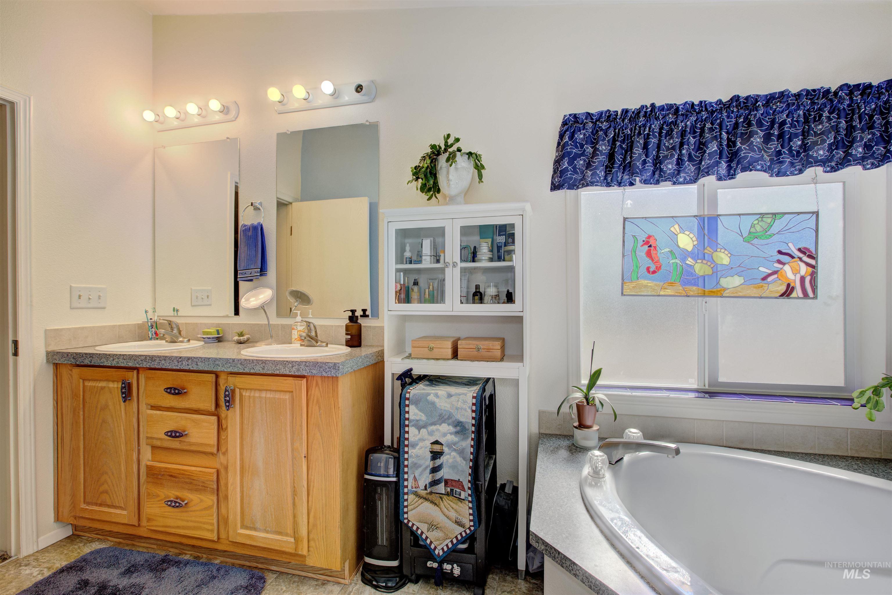 7687 Winter Horses Dr, Middleton, Idaho 83644, 4 Bedrooms, 3 Bathrooms, Residential For Sale, Price $575,000,MLS 98968799