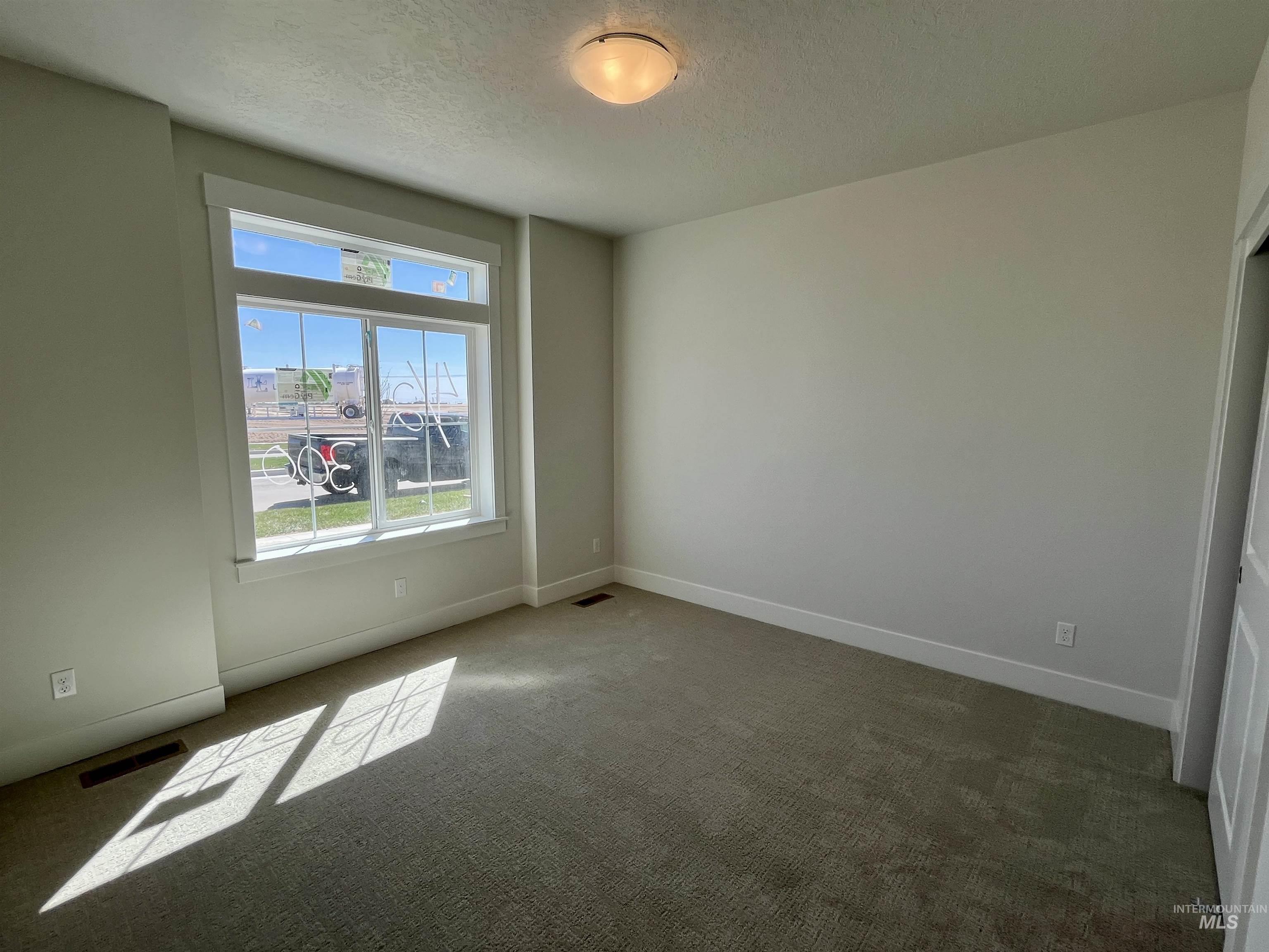 300 E Mayfield Springs Blvd, Boise, Idaho 83716, 3 Bedrooms, 2 Bathrooms, Residential For Sale, Price $459,900, 98968806