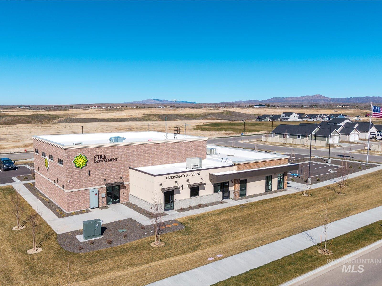 300 E Mayfield Springs Blvd, Boise, Idaho 83716, 3 Bedrooms, 2 Bathrooms, Residential For Sale, Price $459,900, 98968806