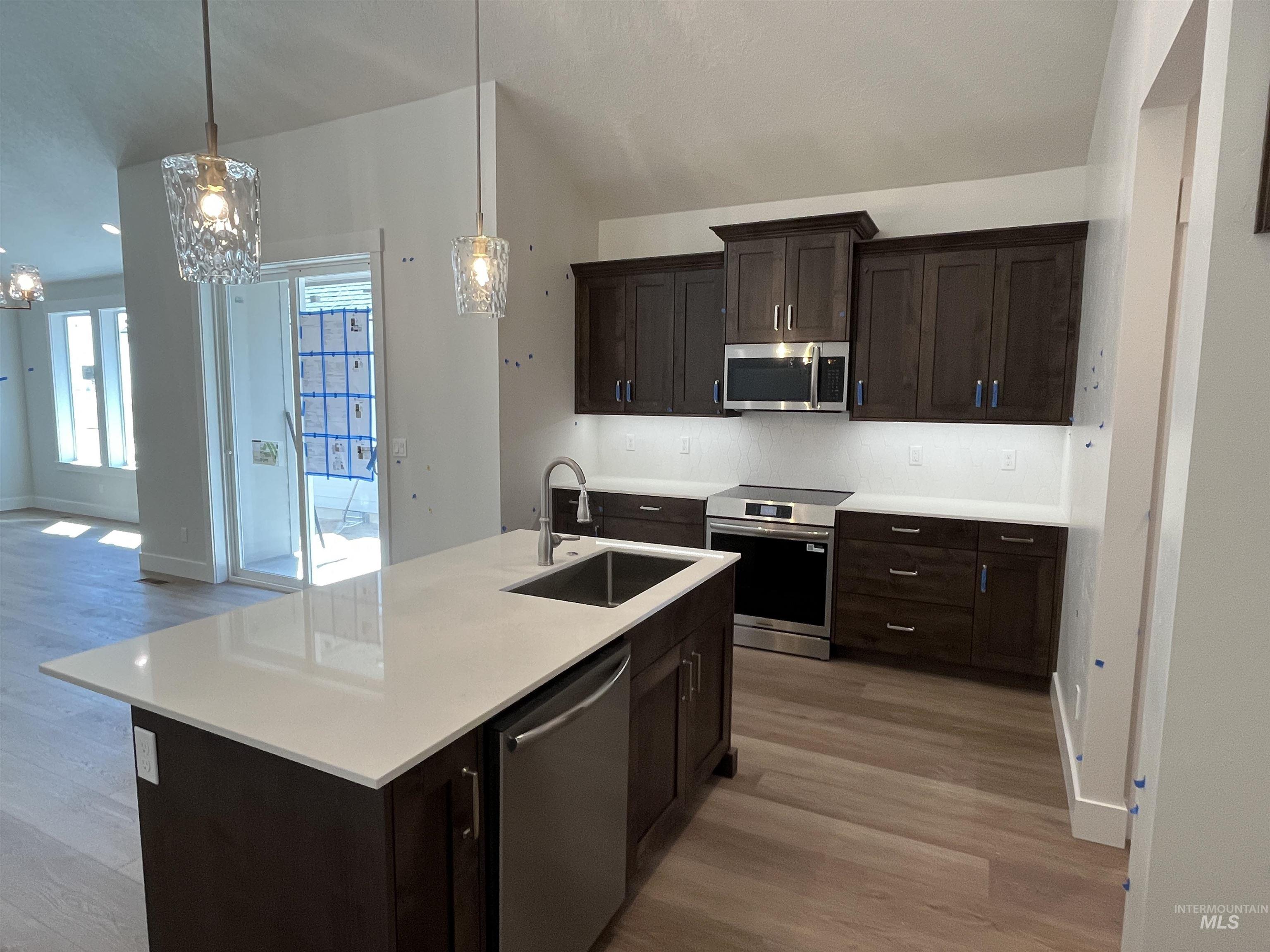 300 E Mayfield Springs Blvd, Boise, Idaho 83716, 3 Bedrooms, 2 Bathrooms, Residential For Sale, Price $459,900, 98968806