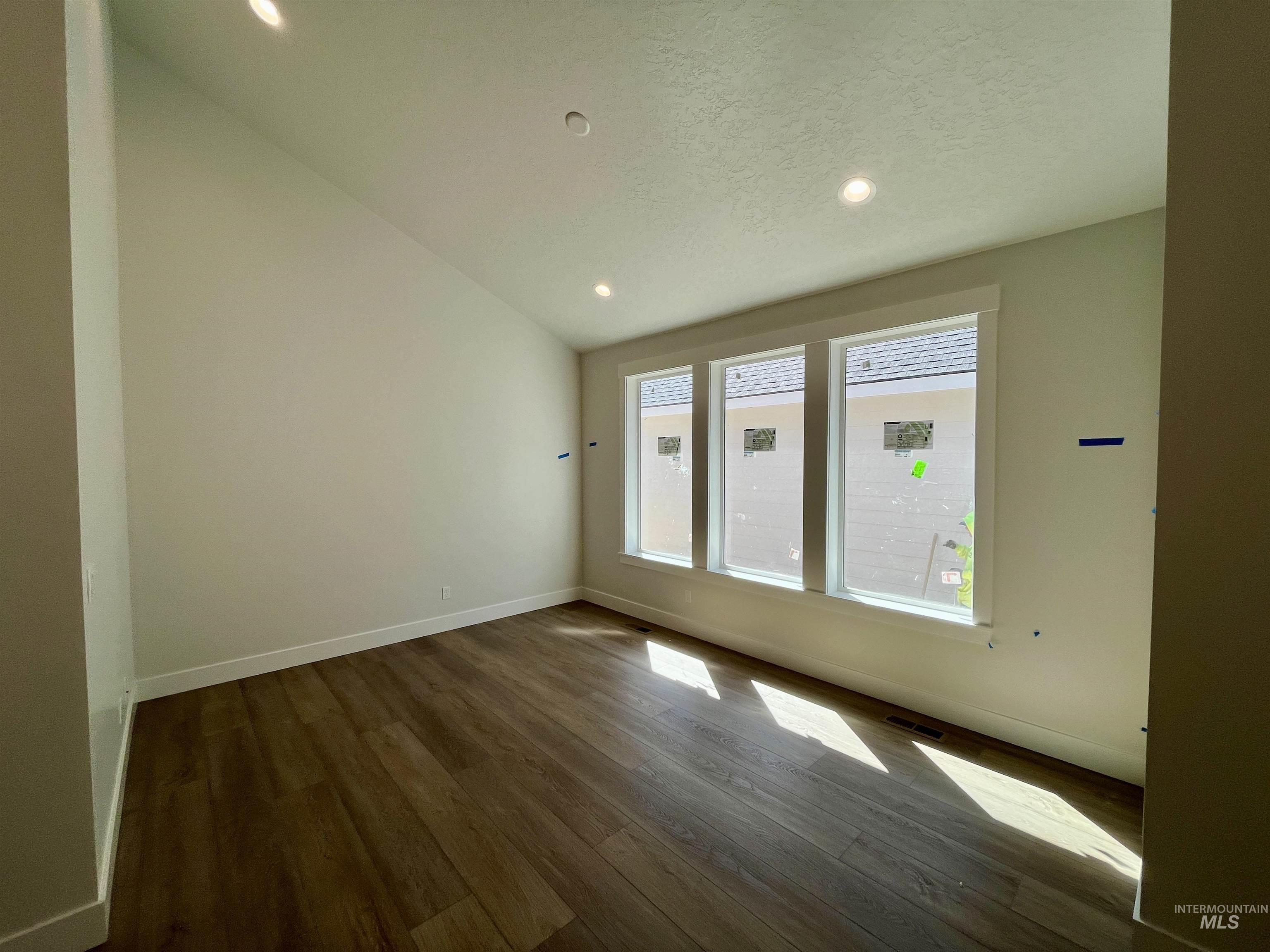 300 E Mayfield Springs Blvd, Boise, Idaho 83716, 3 Bedrooms, 2 Bathrooms, Residential For Sale, Price $459,900, 98968806