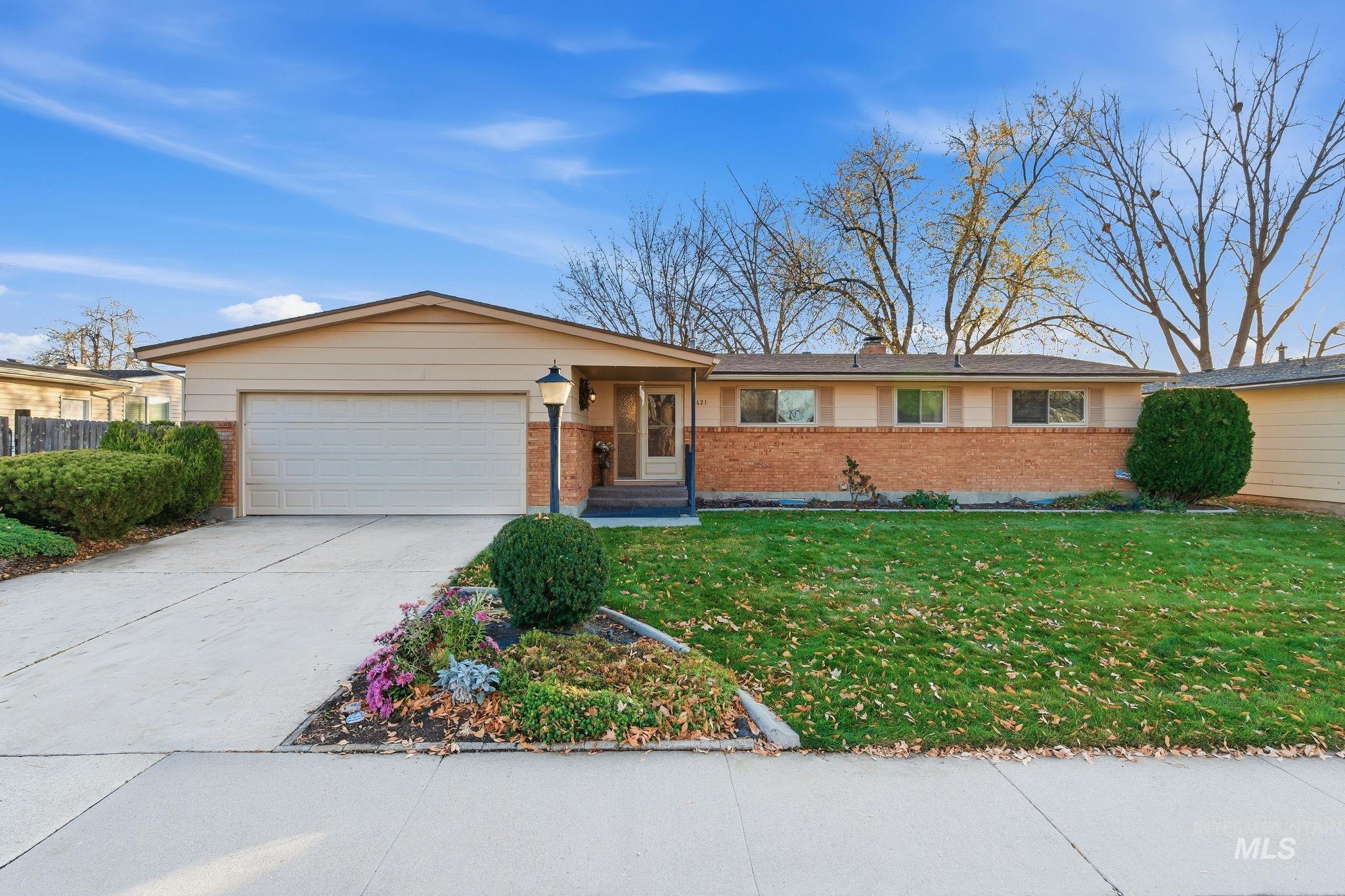 5621 W Centerbrook Dr, Boise, Idaho 83705, 5 Bedrooms, 2 Bathrooms, Residential For Sale, Price $499,000,MLS 98968810