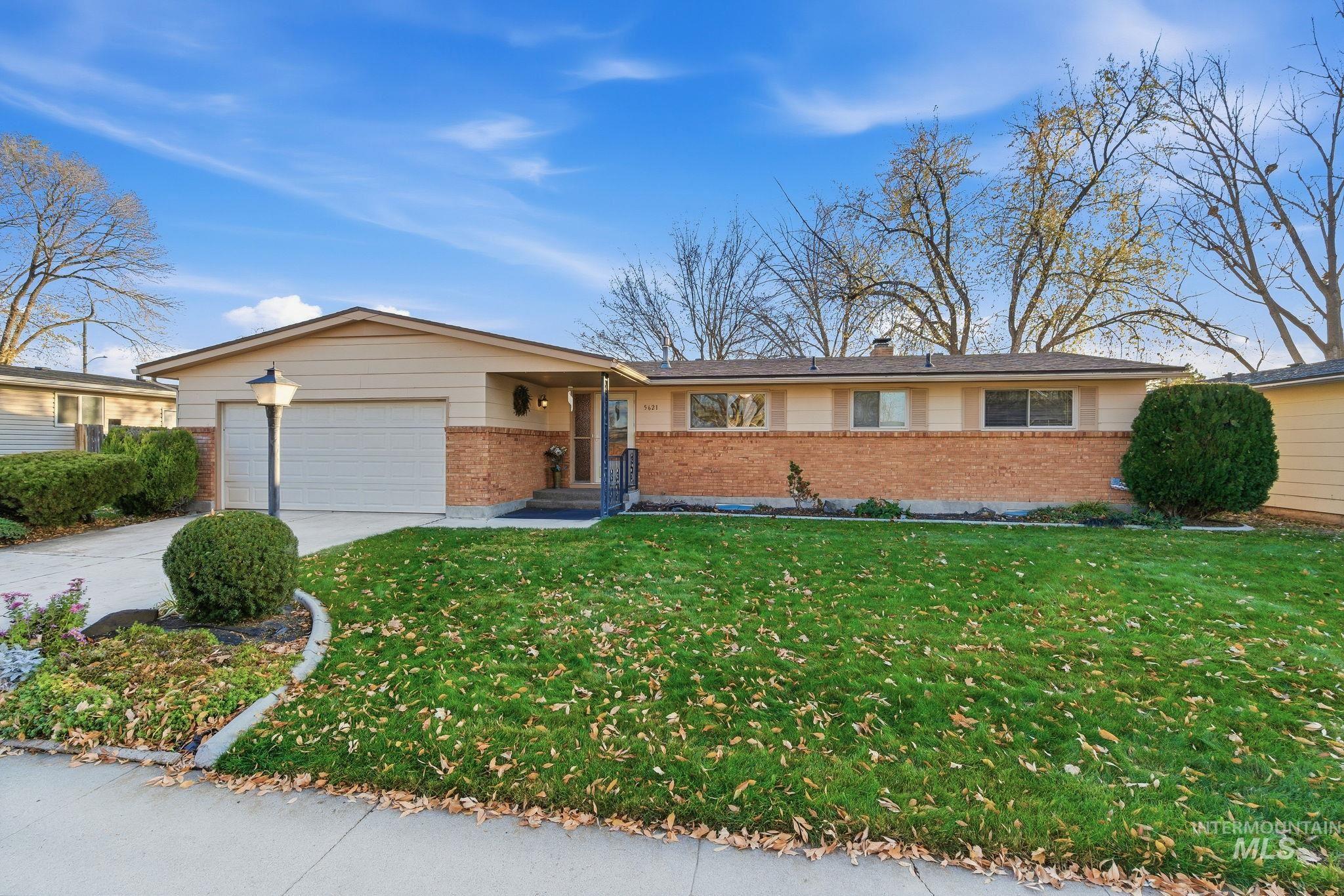 5621 W Centerbrook Dr, Boise, Idaho 83705, 5 Bedrooms, 2 Bathrooms, Residential For Sale, Price $499,000,MLS 98968810