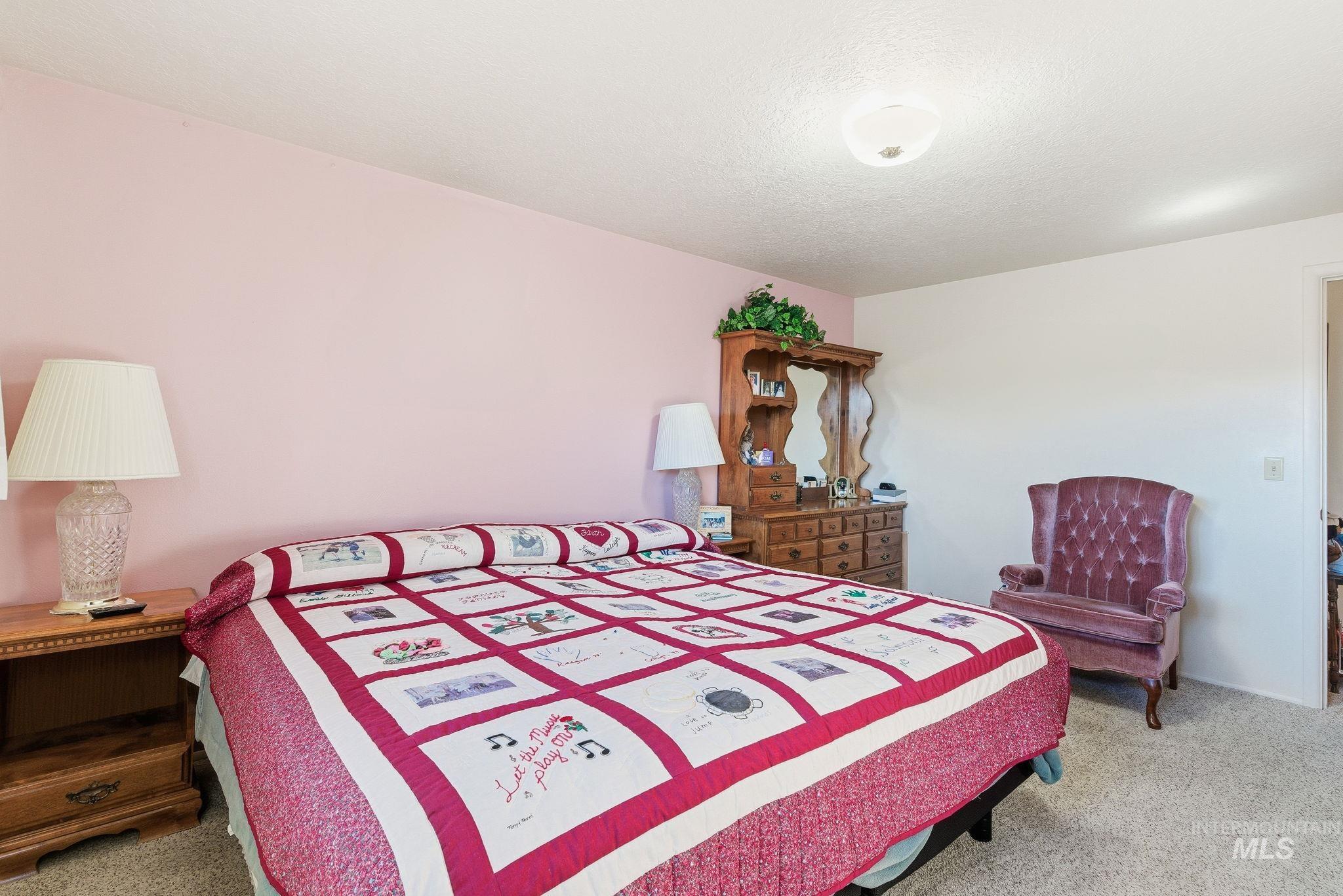 5621 W Centerbrook Dr, Boise, Idaho 83705, 5 Bedrooms, 2 Bathrooms, Residential For Sale, Price $499,000,MLS 98968810