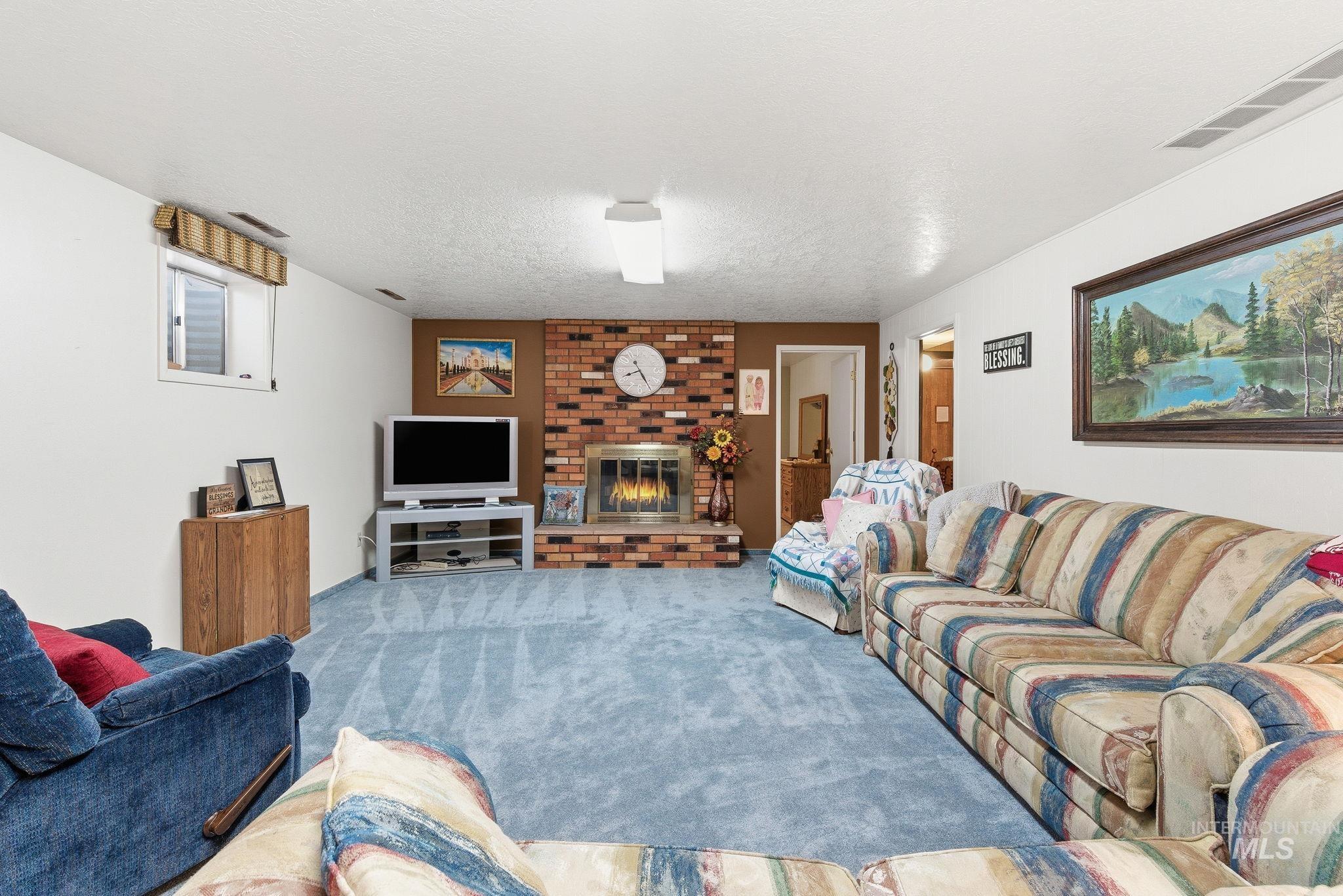 5621 W Centerbrook Dr, Boise, Idaho 83705, 5 Bedrooms, 2 Bathrooms, Residential For Sale, Price $499,000,MLS 98968810