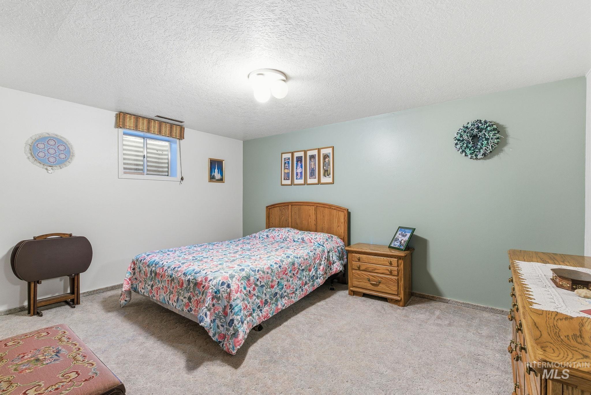 5621 W Centerbrook Dr, Boise, Idaho 83705, 5 Bedrooms, 2 Bathrooms, Residential For Sale, Price $499,000,MLS 98968810