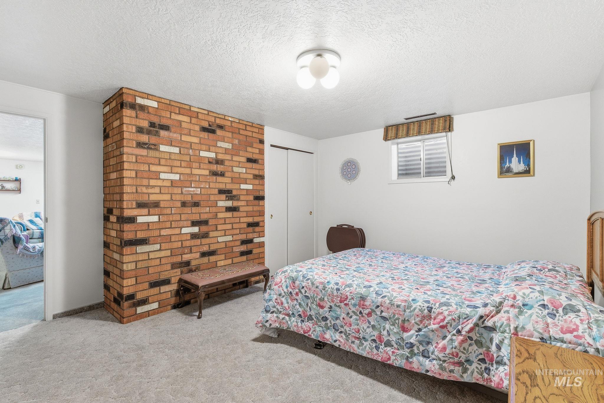 5621 W Centerbrook Dr, Boise, Idaho 83705, 5 Bedrooms, 2 Bathrooms, Residential For Sale, Price $499,000,MLS 98968810