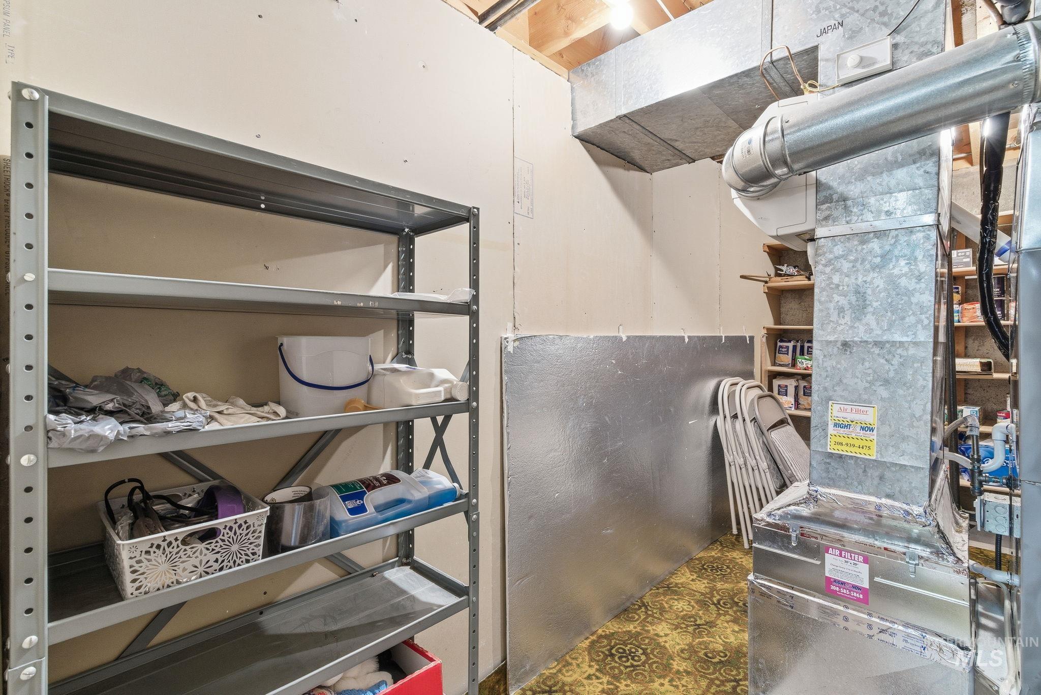 5621 W Centerbrook Dr, Boise, Idaho 83705, 5 Bedrooms, 2 Bathrooms, Residential For Sale, Price $499,000,MLS 98968810