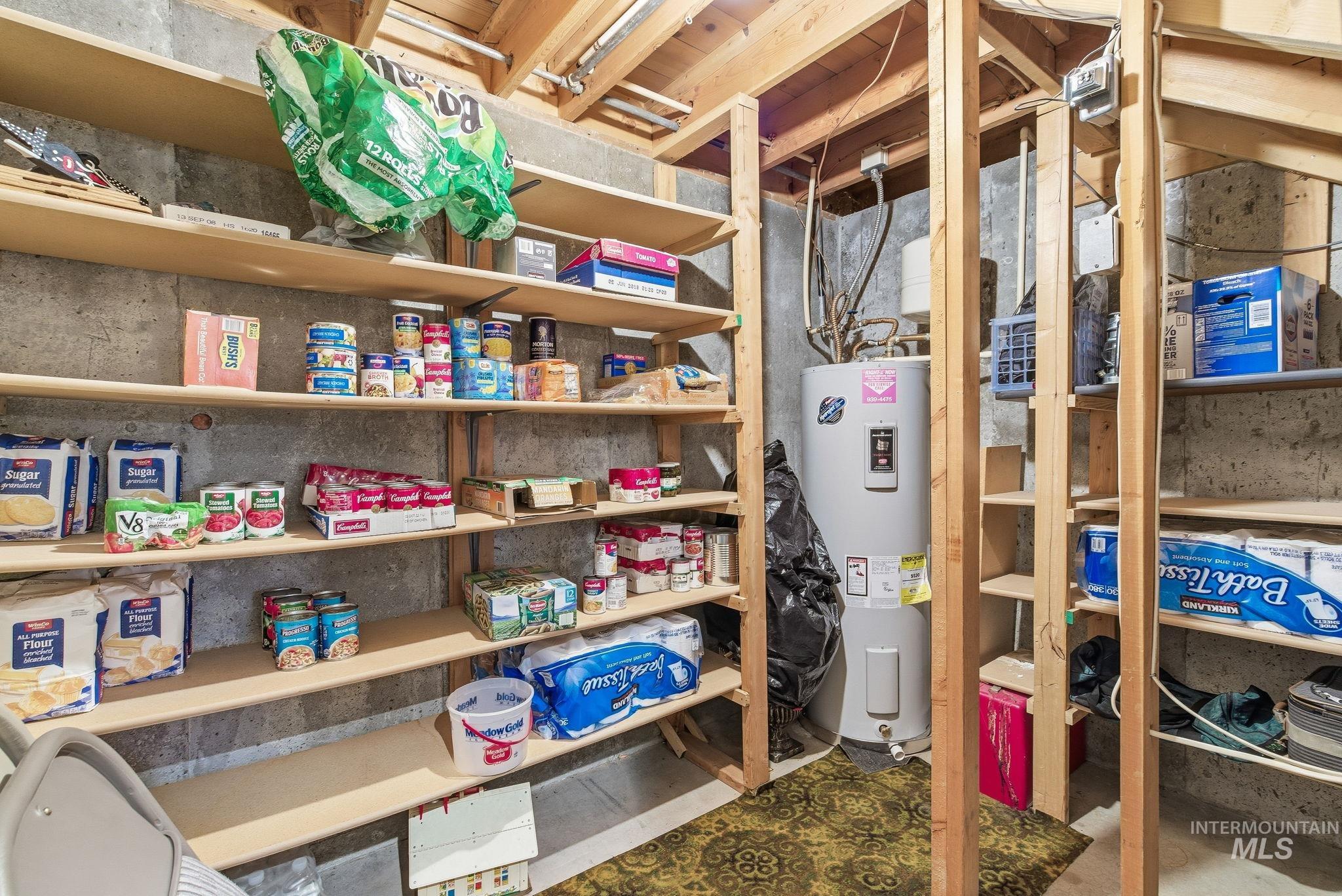 5621 W Centerbrook Dr, Boise, Idaho 83705, 5 Bedrooms, 2 Bathrooms, Residential For Sale, Price $499,000,MLS 98968810