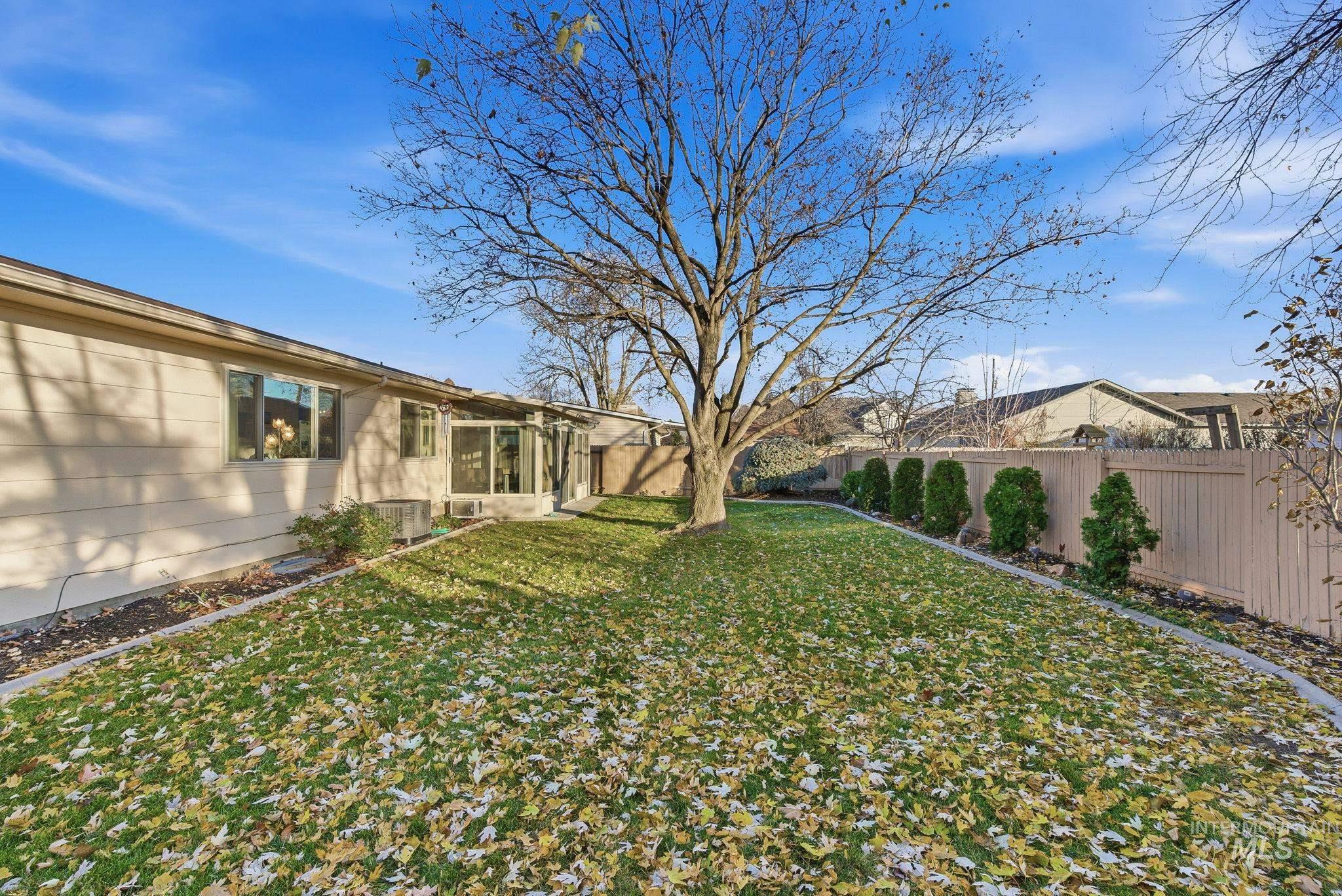 5621 W Centerbrook Dr, Boise, Idaho 83705, 5 Bedrooms, 2 Bathrooms, Residential For Sale, Price $499,000,MLS 98968810