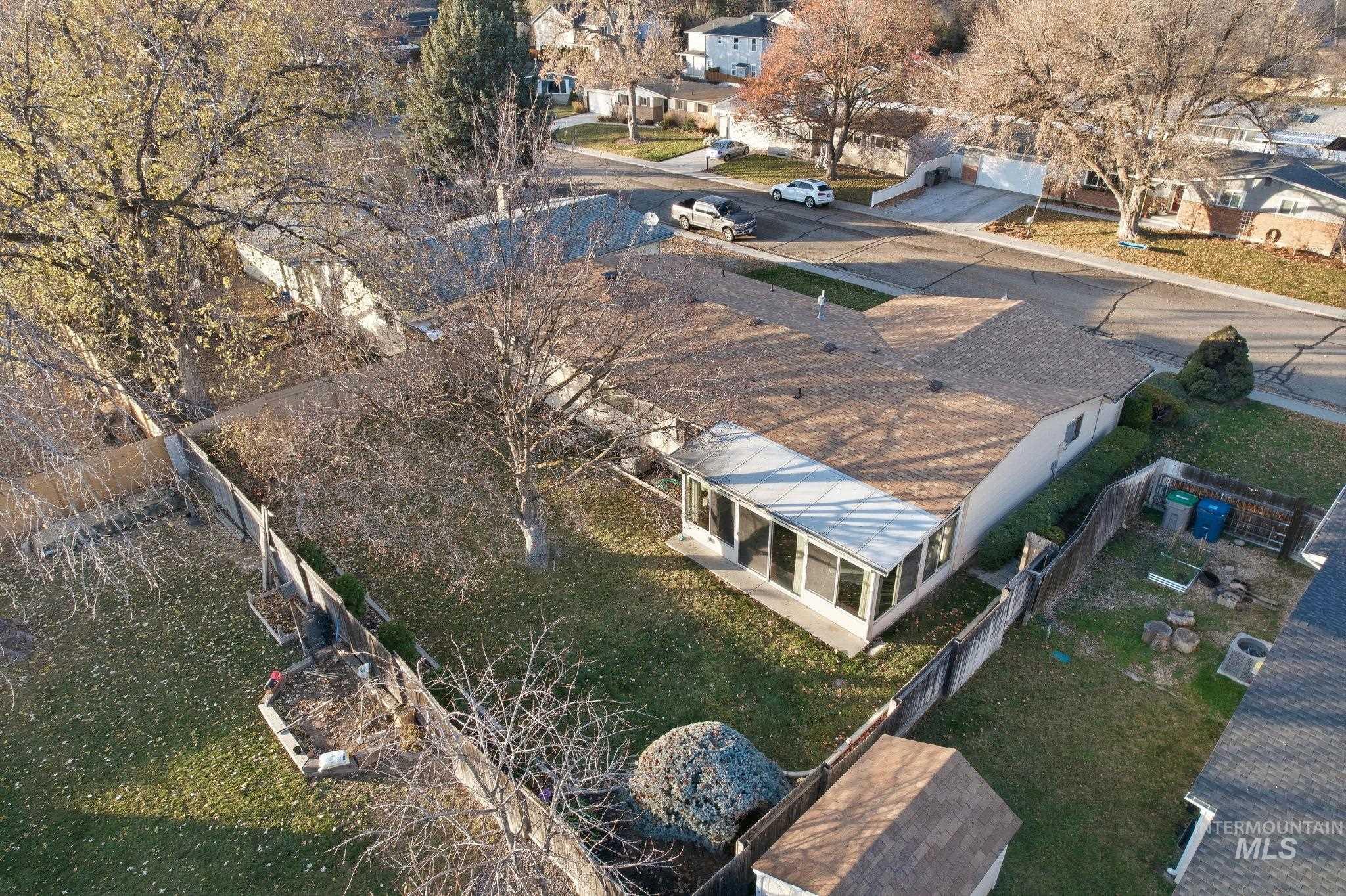 5621 W Centerbrook Dr, Boise, Idaho 83705, 5 Bedrooms, 2 Bathrooms, Residential For Sale, Price $499,000,MLS 98968810