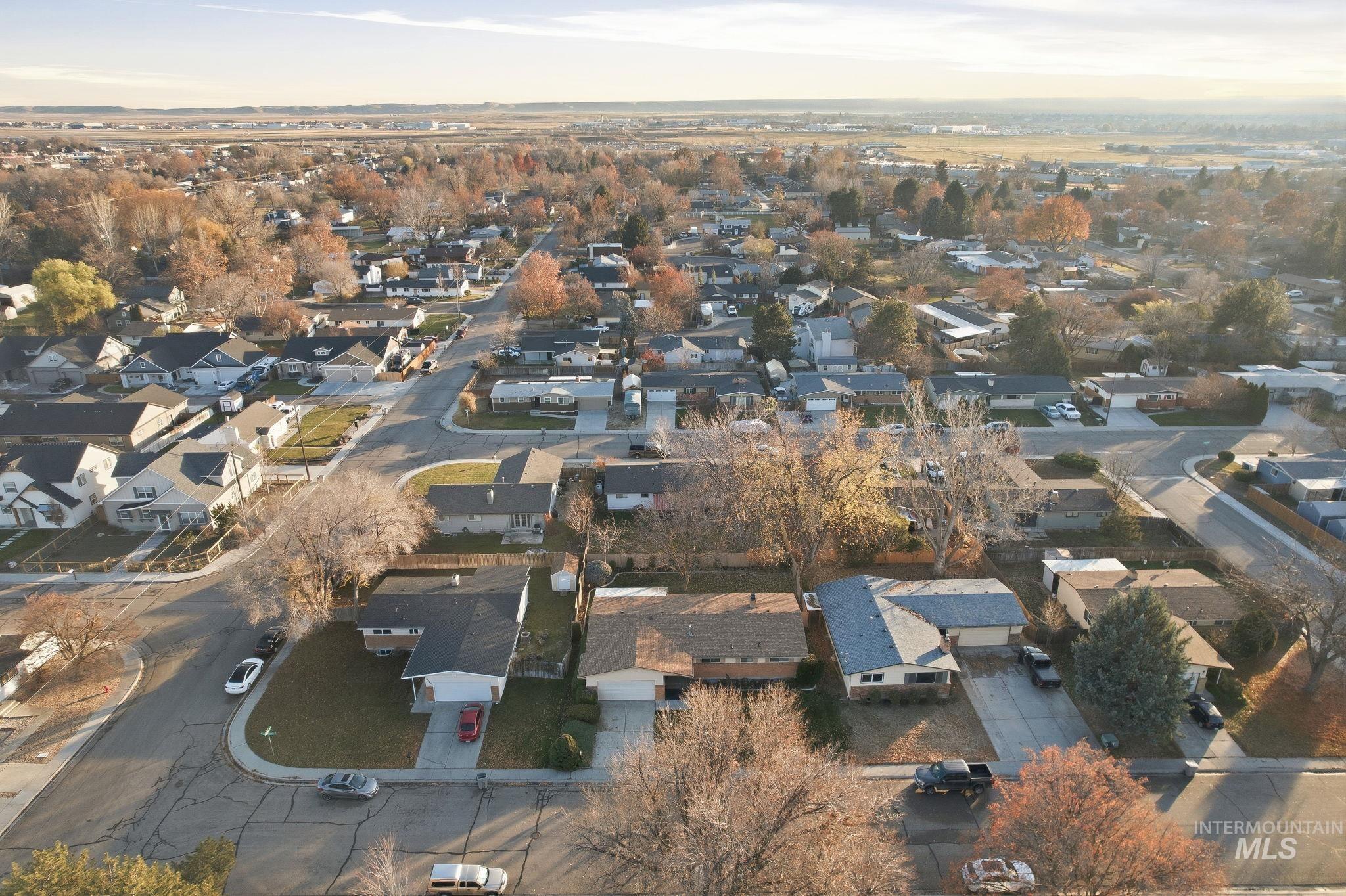 5621 W Centerbrook Dr, Boise, Idaho 83705, 5 Bedrooms, 2 Bathrooms, Residential For Sale, Price $499,000,MLS 98968810