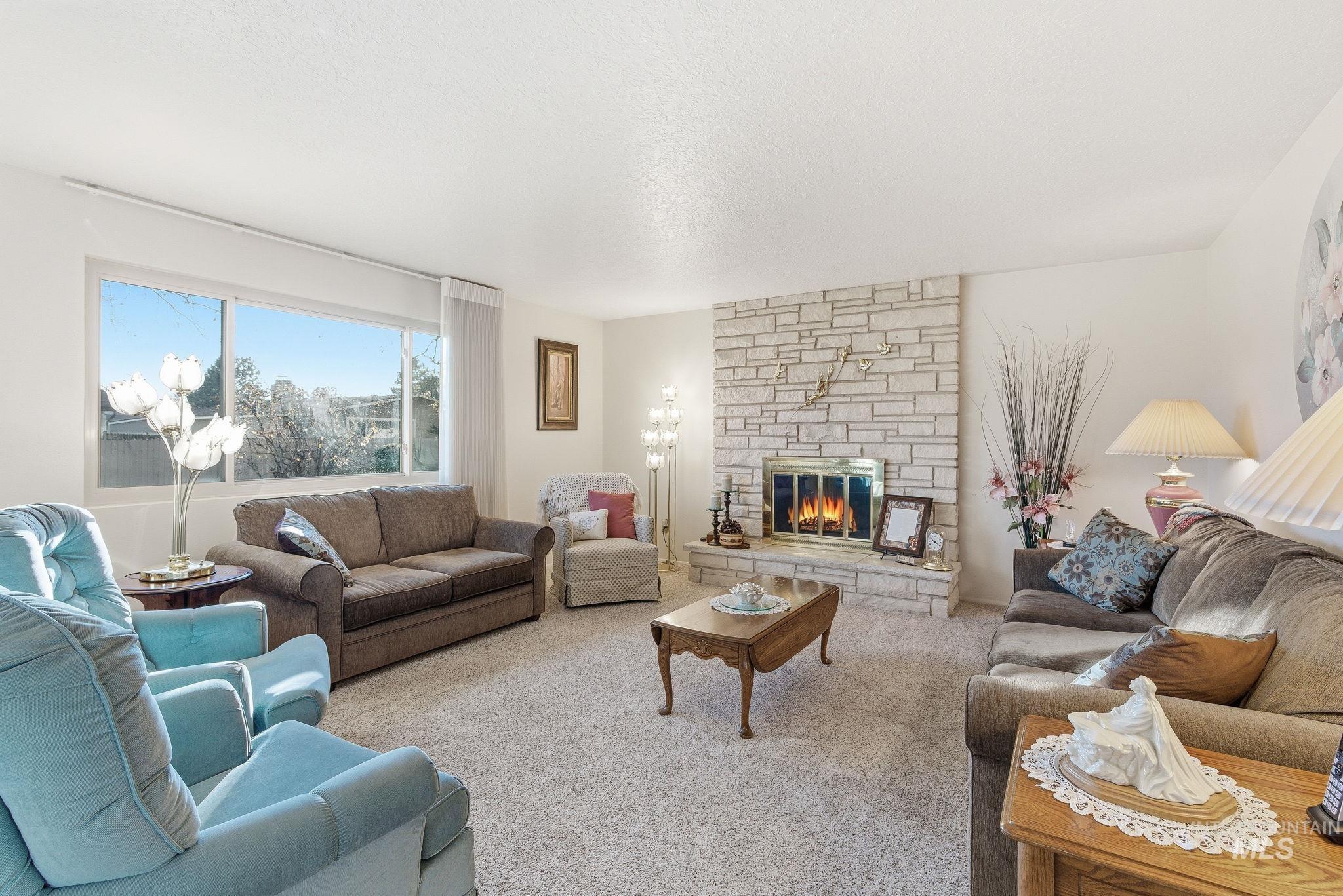 5621 W Centerbrook Dr, Boise, Idaho 83705, 5 Bedrooms, 2 Bathrooms, Residential For Sale, Price $499,000,MLS 98968810