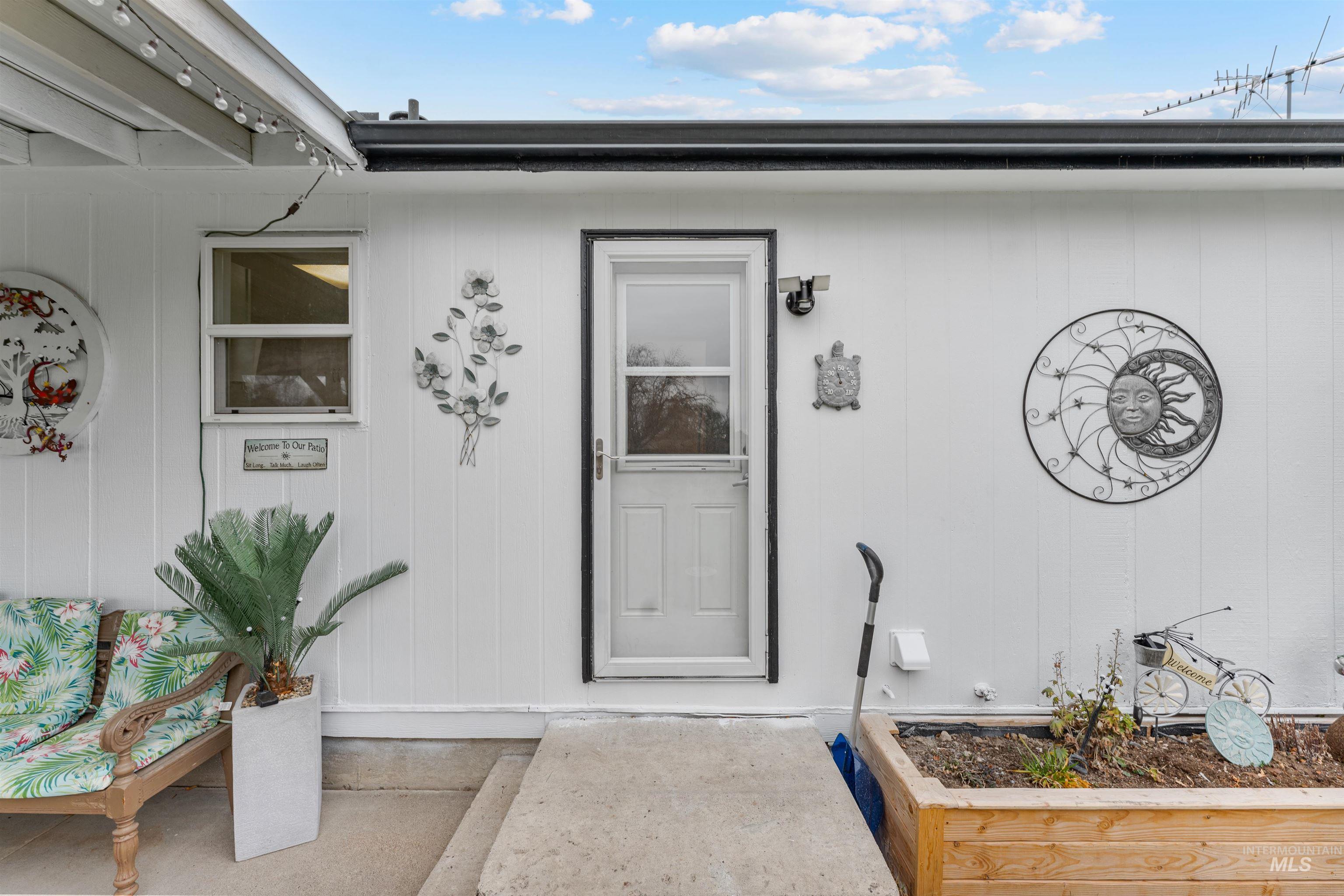 519 Wiseman, Hansen, Idaho 83338, 3 Bedrooms, 1 Bathroom, Residential For Sale, Price $265,000,MLS 98968823