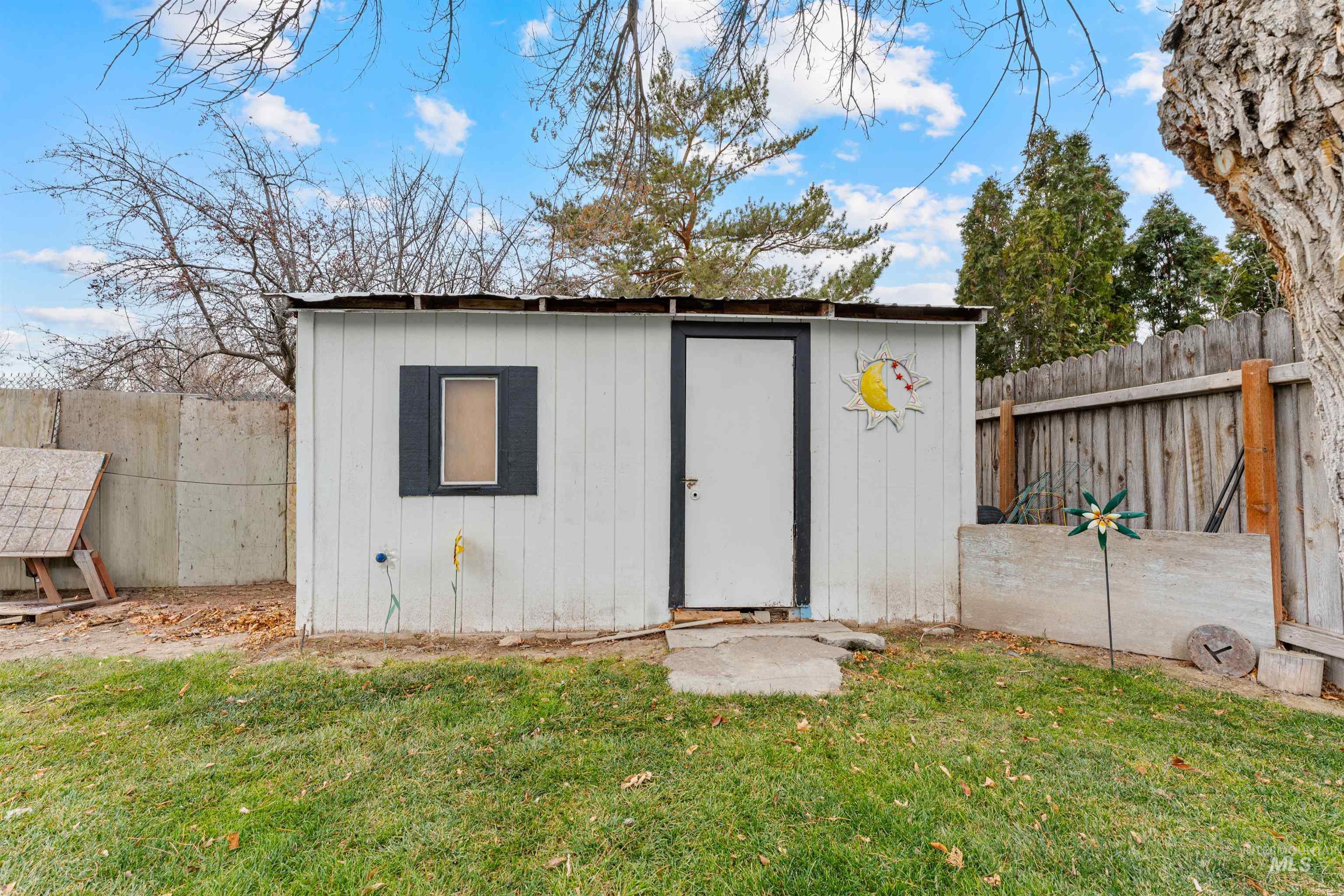 519 Wiseman, Hansen, Idaho 83338, 3 Bedrooms, 1 Bathroom, Residential For Sale, Price $265,000,MLS 98968823