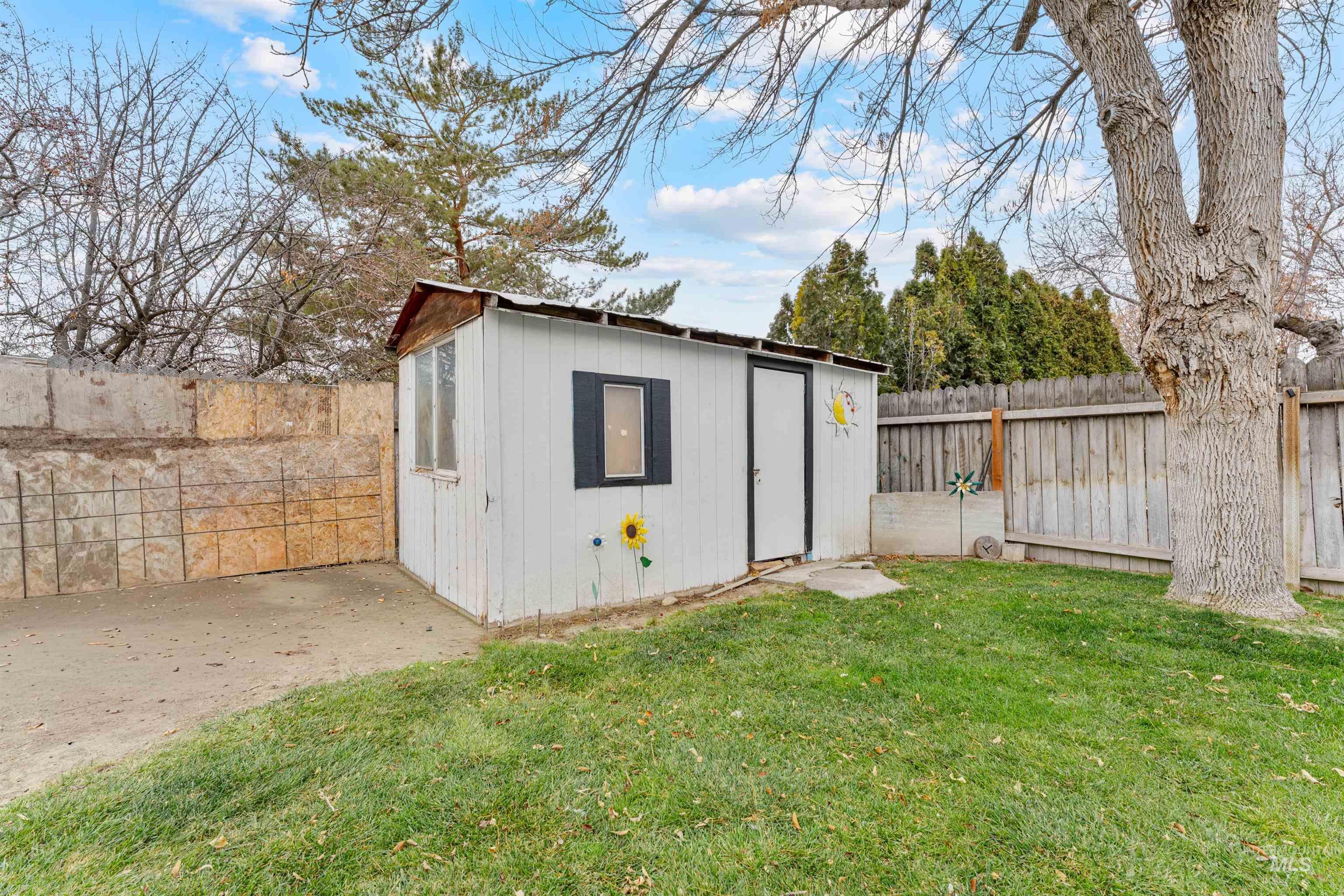 519 Wiseman, Hansen, Idaho 83338, 3 Bedrooms, 1 Bathroom, Residential For Sale, Price $265,000,MLS 98968823