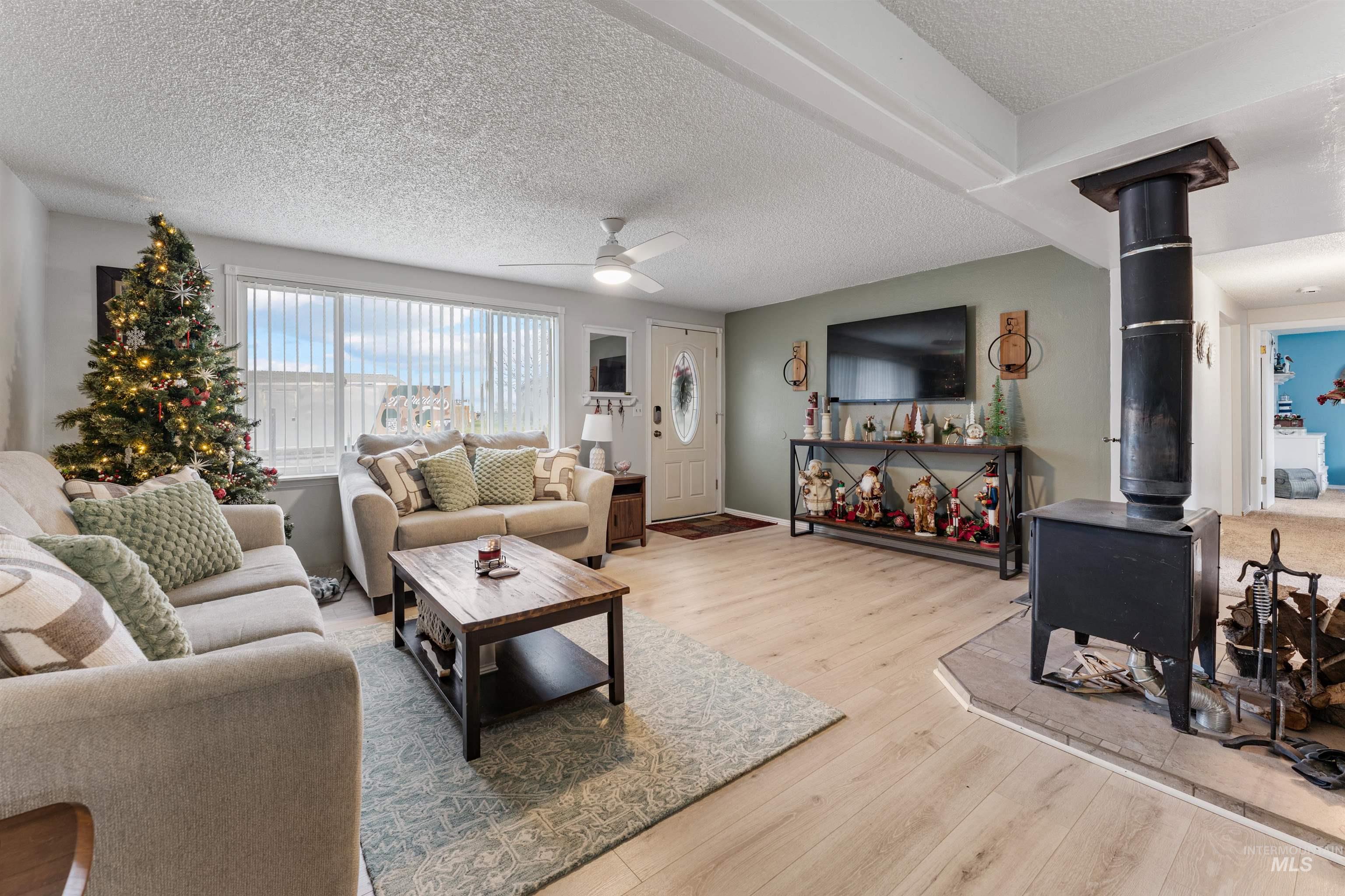 519 Wiseman, Hansen, Idaho 83338, 3 Bedrooms, 1 Bathroom, Residential For Sale, Price $265,000,MLS 98968823