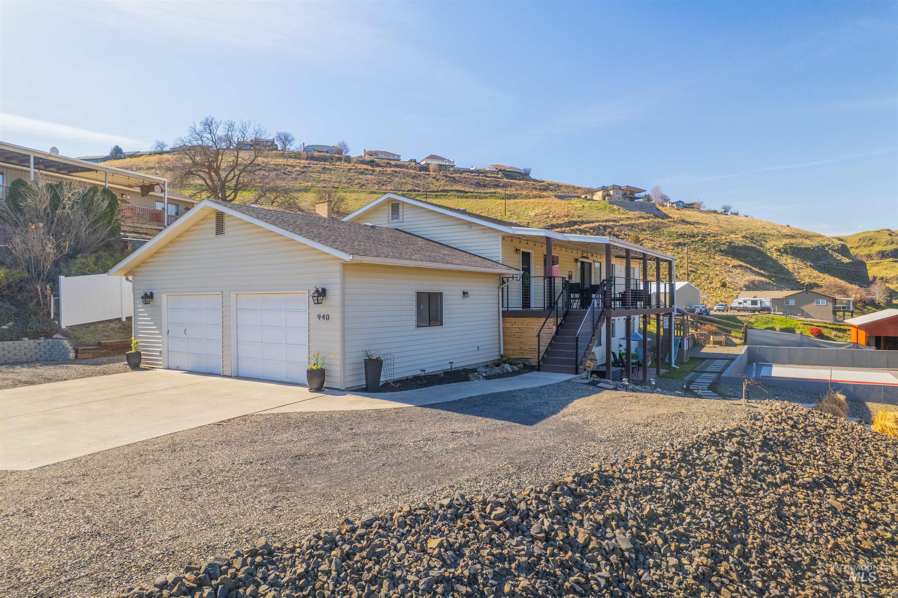 940 Coulter Ln, Clarkston, Washington 99403, 3 Bedrooms, 3 Bathrooms, Residential For Sale, Price $589,000,MLS 98968828