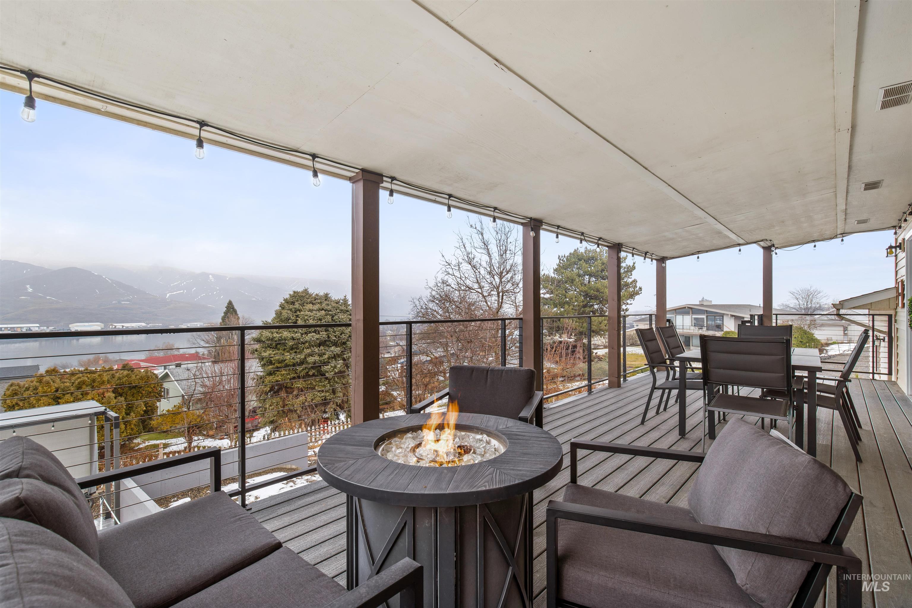 940 Coulter Ln, Clarkston, Washington 99403, 3 Bedrooms, 3 Bathrooms, Residential For Sale, Price $589,000,MLS 98968828