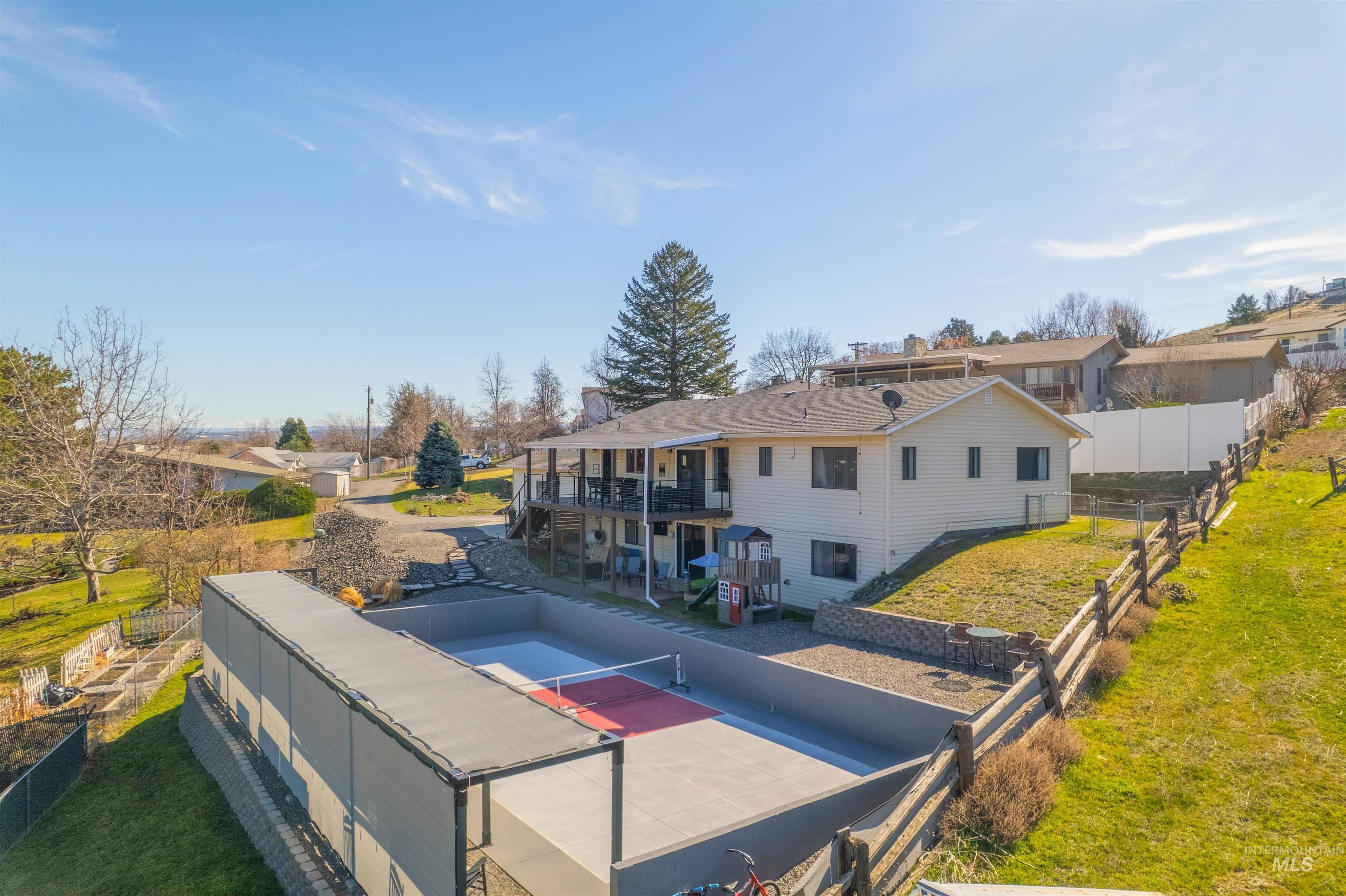940 Coulter Ln, Clarkston, Washington 99403, 3 Bedrooms, 3 Bathrooms, Residential For Sale, Price $569,000, 98968828