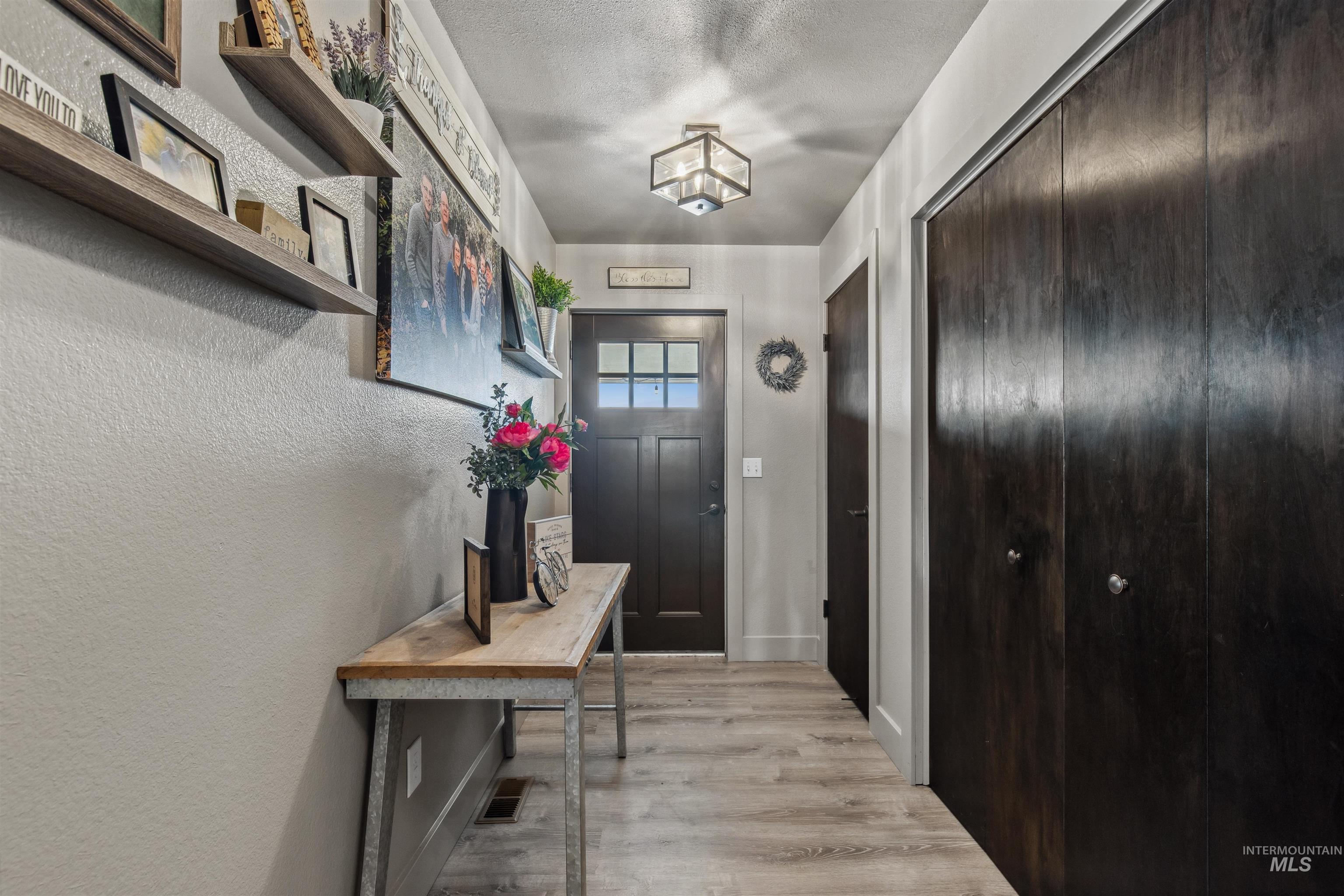 940 Coulter Ln, Clarkston, Washington 99403, 3 Bedrooms, 3 Bathrooms, Residential For Sale, Price $589,000,MLS 98968828