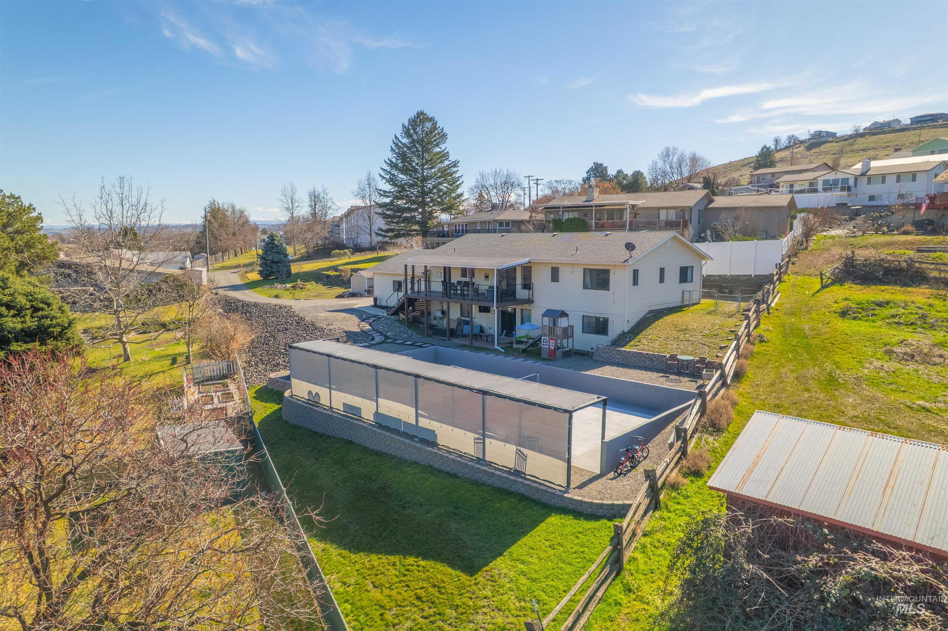 940 Coulter Ln, Clarkston, Washington 99403, 3 Bedrooms, 3 Bathrooms, Residential For Sale, Price $589,000,MLS 98968828