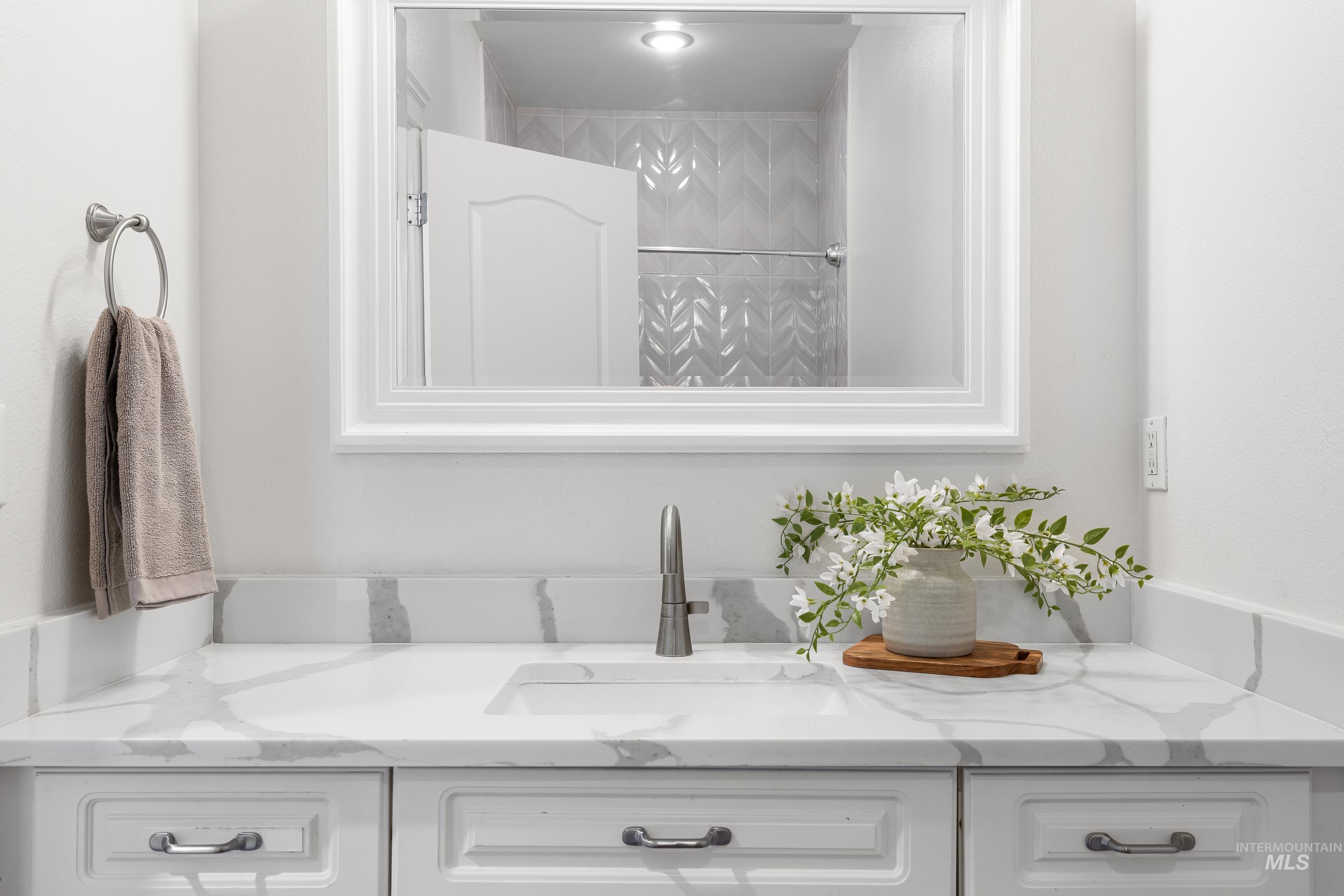 1197 N Cove Colony Way, Eagle, Idaho 83616, 4 Bedrooms, 3.5 Bathrooms, Residential For Sale, Price $1,175,000,MLS 98968833