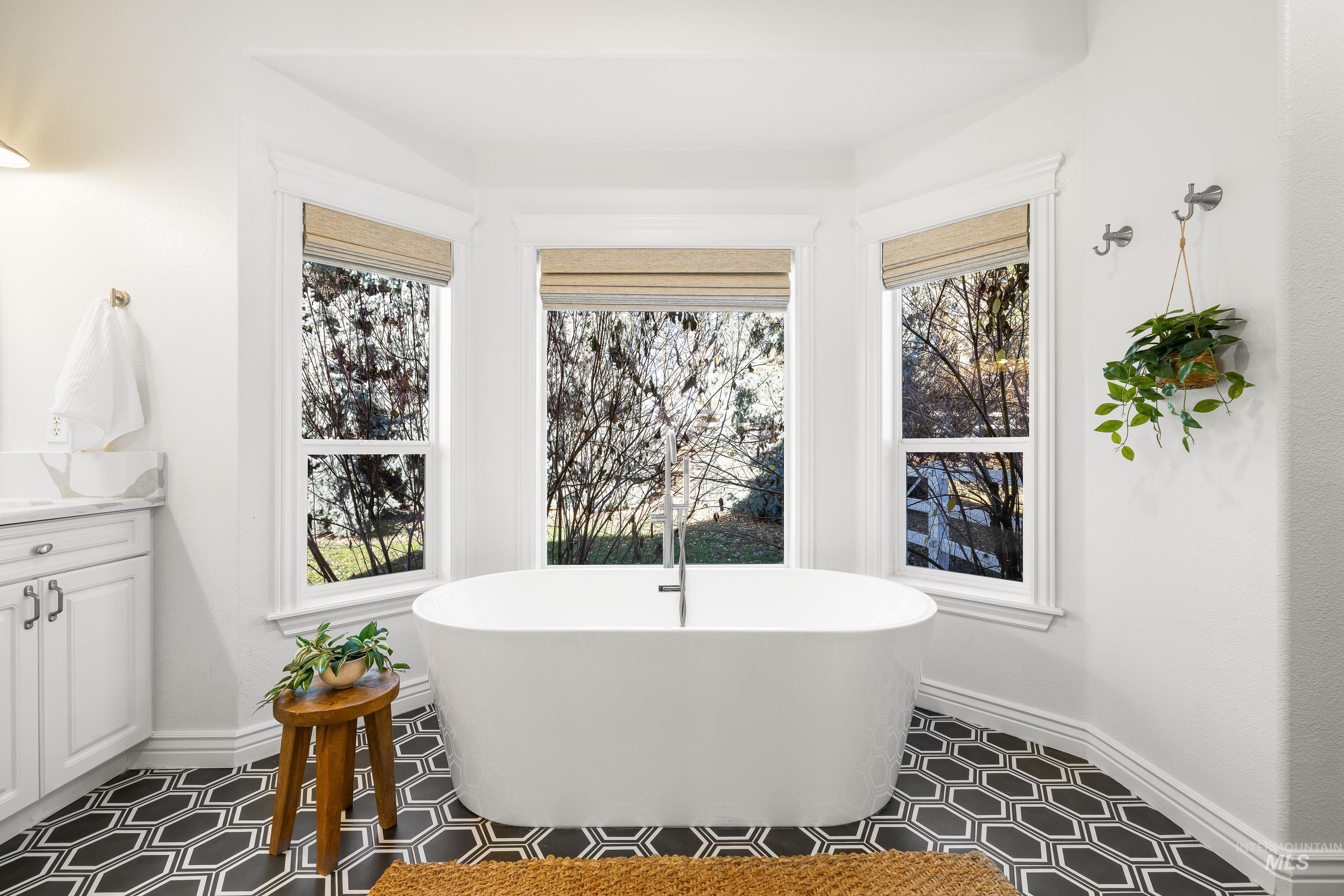 1197 N Cove Colony Way, Eagle, Idaho 83616, 4 Bedrooms, 3.5 Bathrooms, Residential For Sale, Price $1,175,000,MLS 98968833